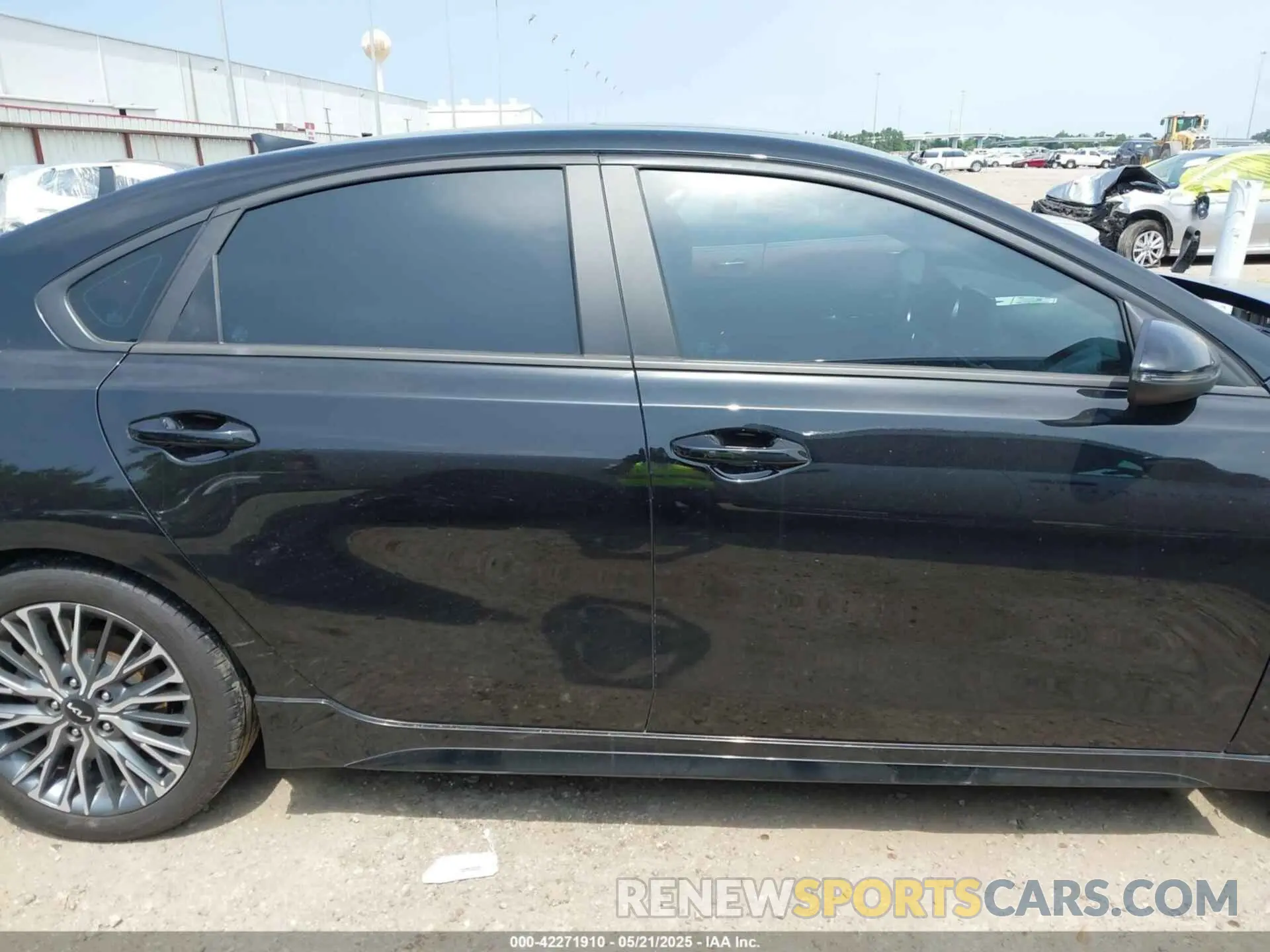 14 Photograph of a damaged car 3KPF54AD5NE481043 KIA FORTE 2022