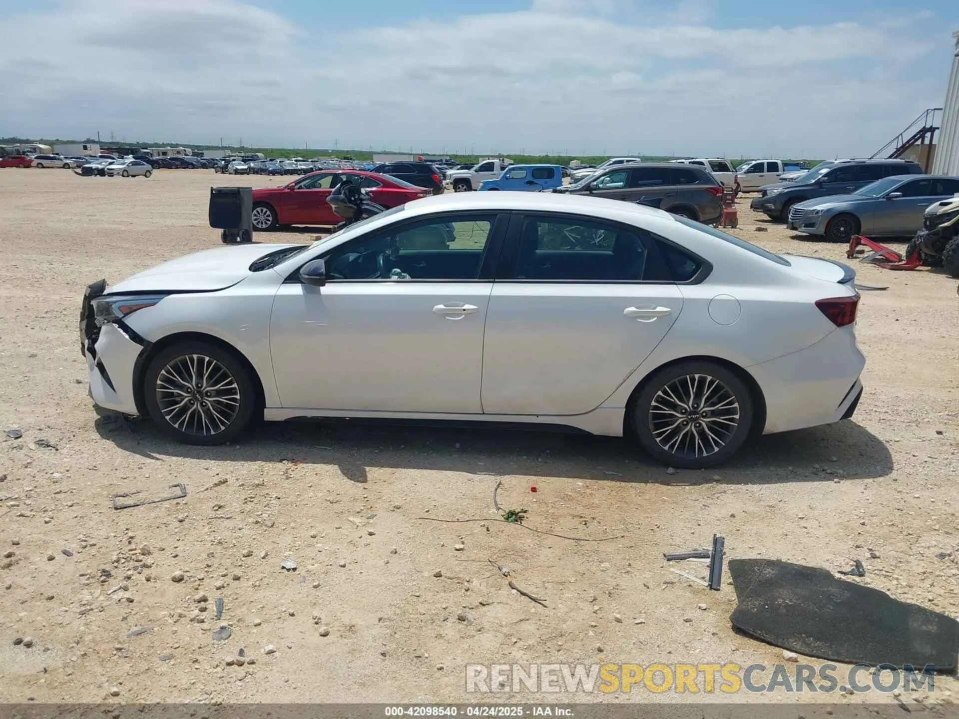 14 Photograph of a damaged car 3KPF54ADXNE430556 KIA FORTE 2022