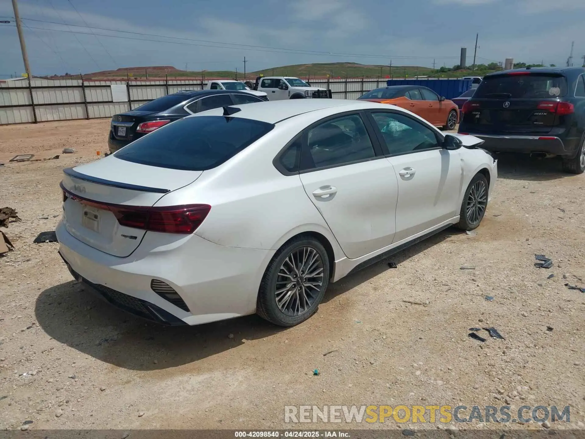 4 Photograph of a damaged car 3KPF54ADXNE430556 KIA FORTE 2022