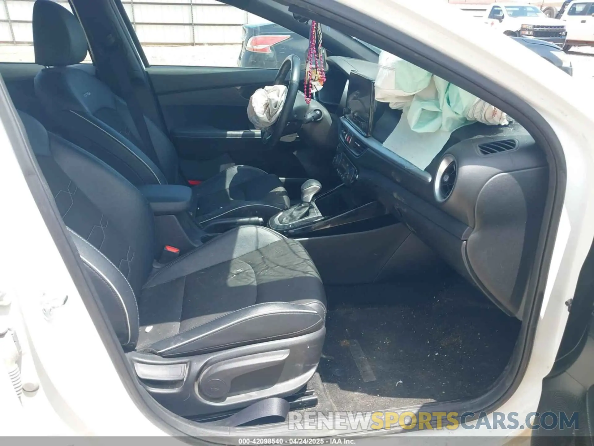 5 Photograph of a damaged car 3KPF54ADXNE430556 KIA FORTE 2022