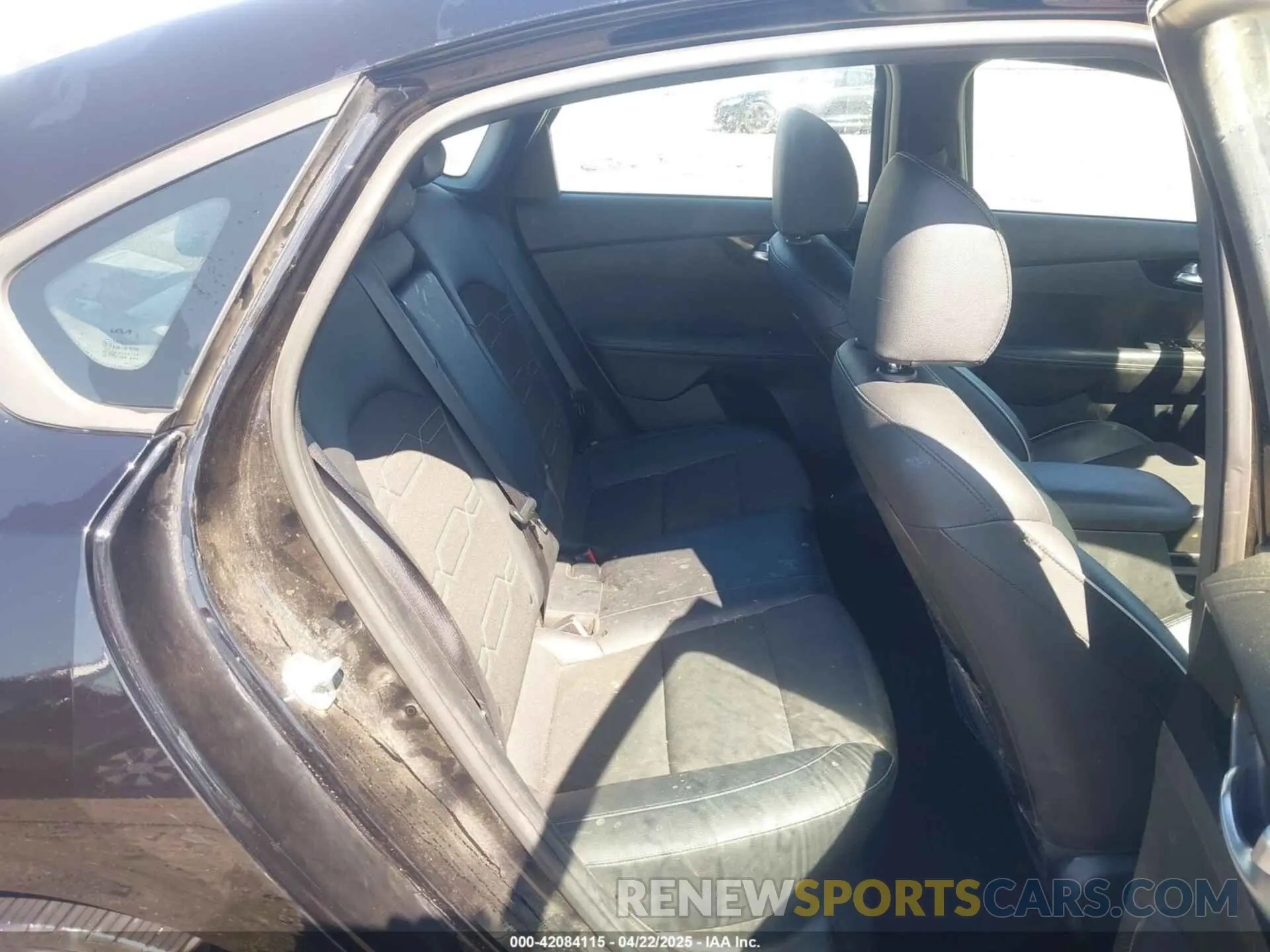 8 Фотография поврежденного автомобиля 3KPF54ADXNE448913 KIA FORTE 2022