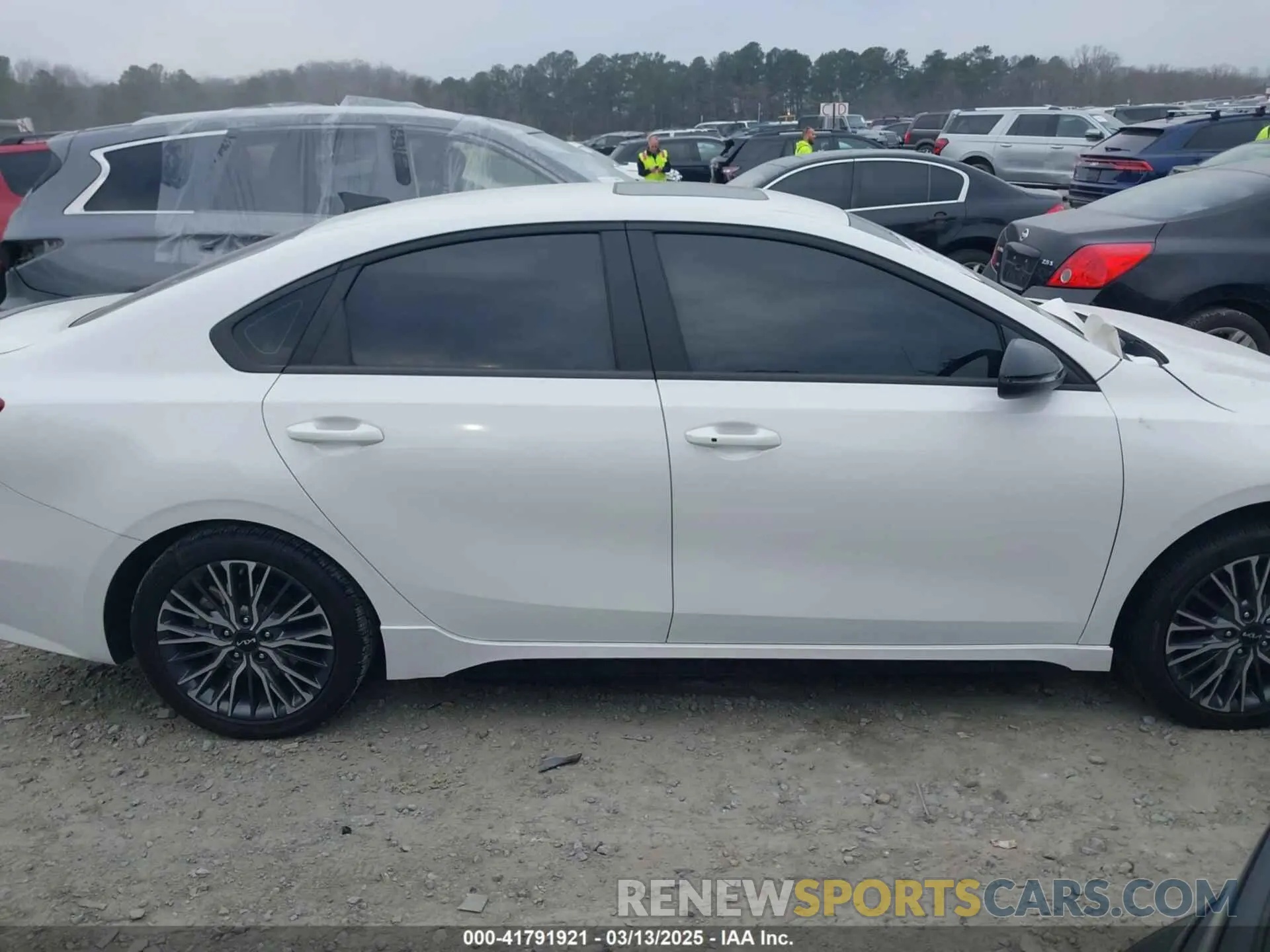 13 Photograph of a damaged car 3KPF54ADXNE489347 KIA FORTE 2022