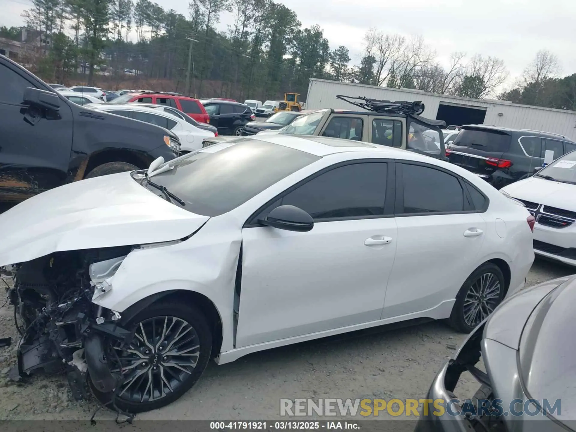 14 Photograph of a damaged car 3KPF54ADXNE489347 KIA FORTE 2022
