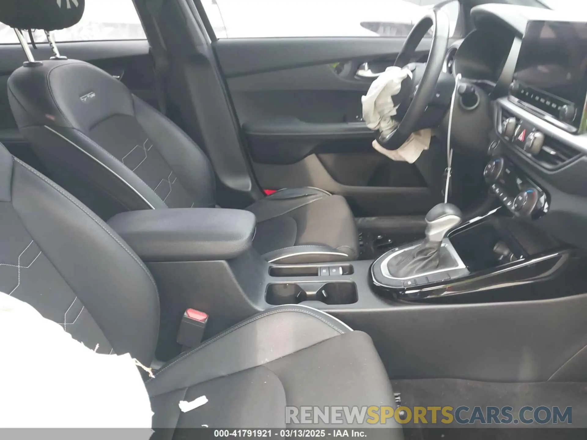 5 Photograph of a damaged car 3KPF54ADXNE489347 KIA FORTE 2022