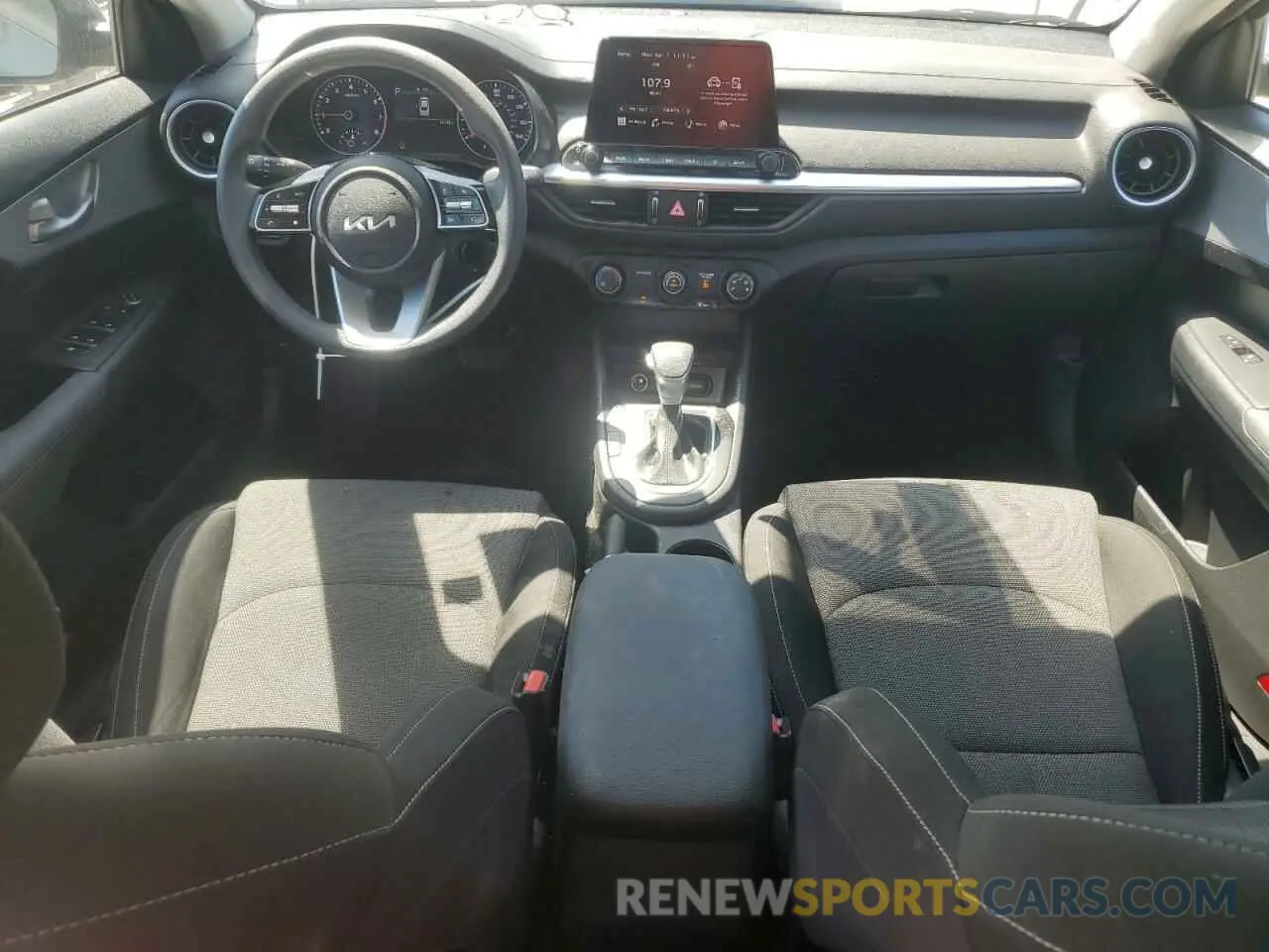 8 Фотография поврежденного автомобиля 3KPF24AD0PE527051 KIA FORTE 2023