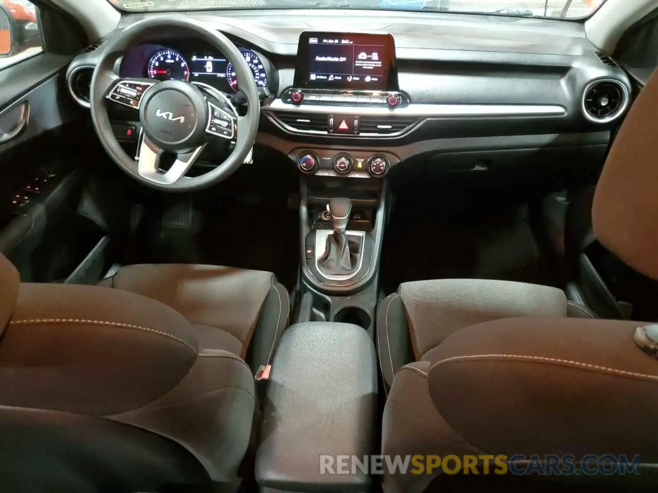 8 Фотография поврежденного автомобиля 3KPF24AD0PE552502 KIA FORTE 2023
