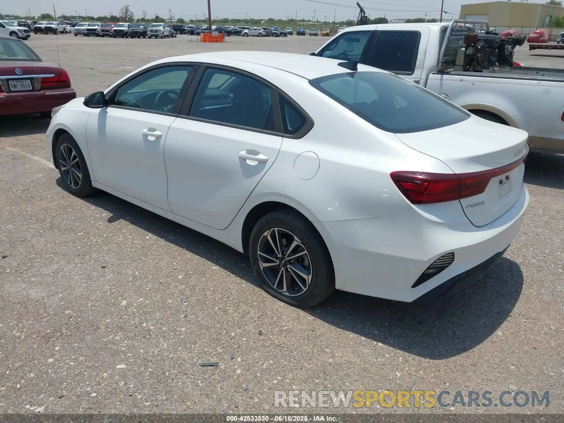 3 Фотография поврежденного автомобиля 3KPF24AD0PE675037 KIA FORTE 2023