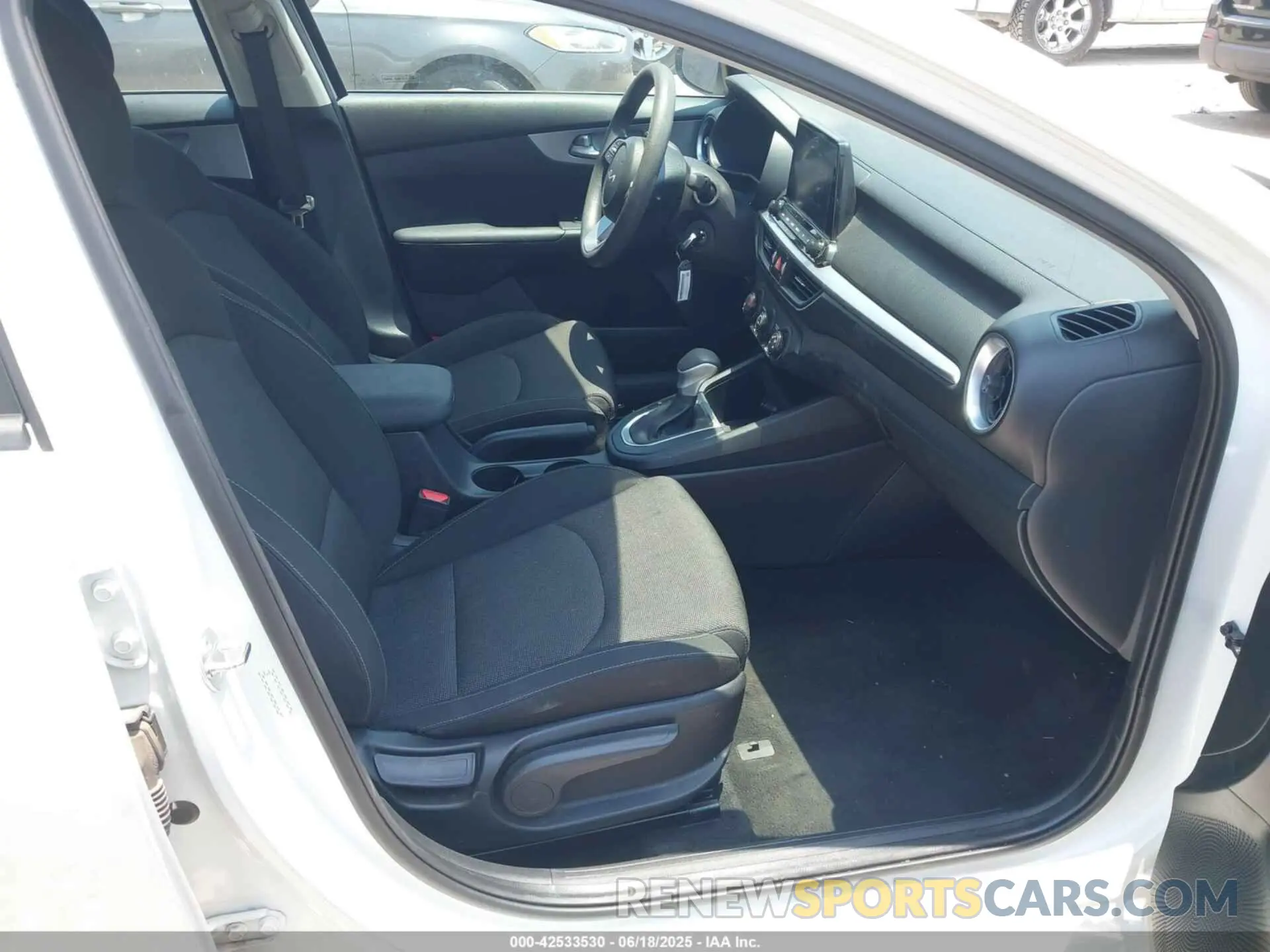 5 Фотография поврежденного автомобиля 3KPF24AD0PE675037 KIA FORTE 2023