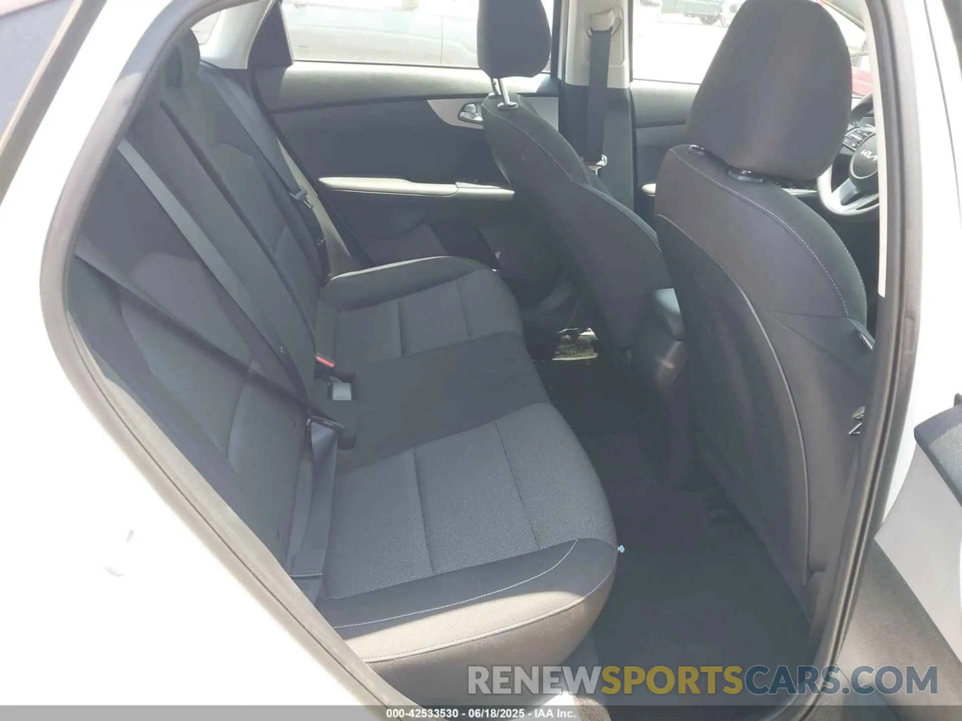 8 Фотография поврежденного автомобиля 3KPF24AD0PE675037 KIA FORTE 2023