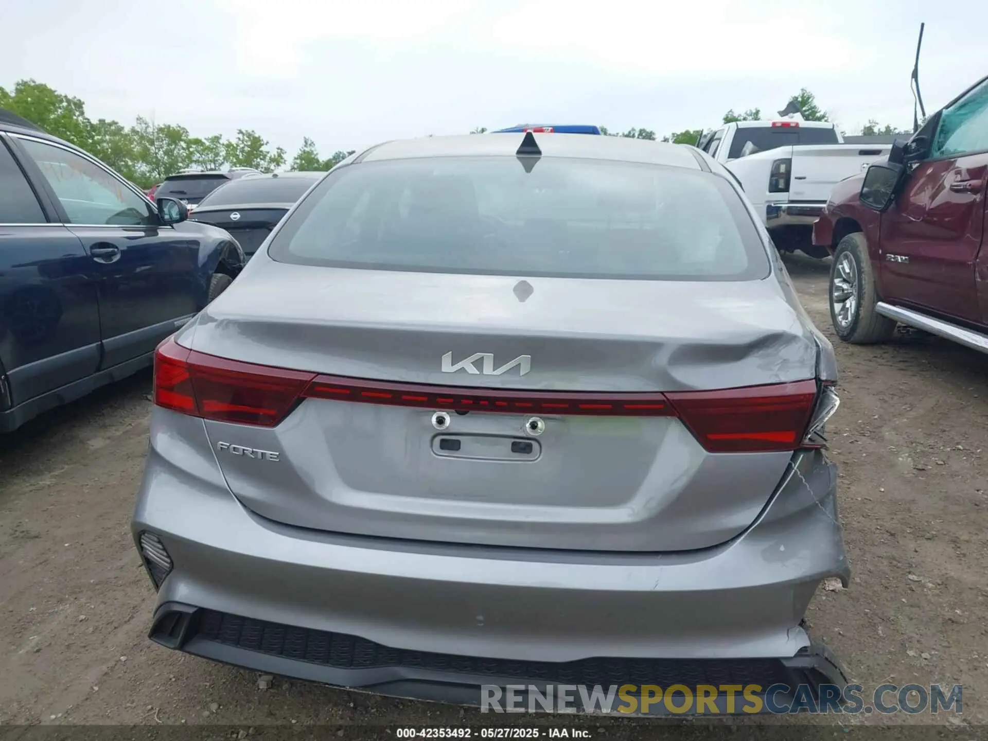 16 Photograph of a damaged car 3KPF24AD0PE675250 KIA FORTE 2023