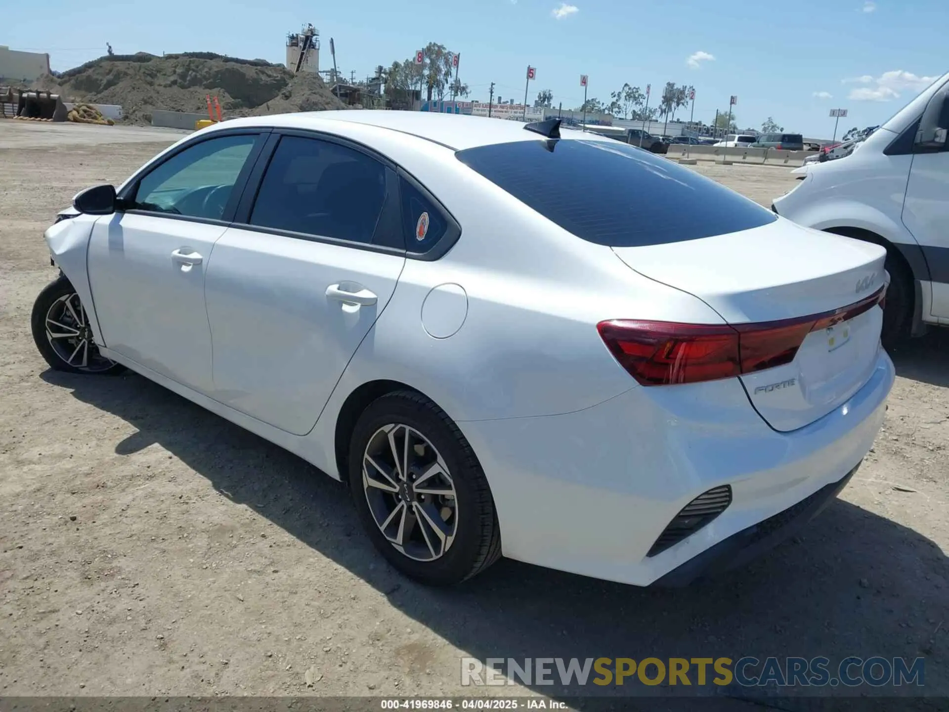 3 Фотография поврежденного автомобиля 3KPF24AD1PE508248 KIA FORTE 2023