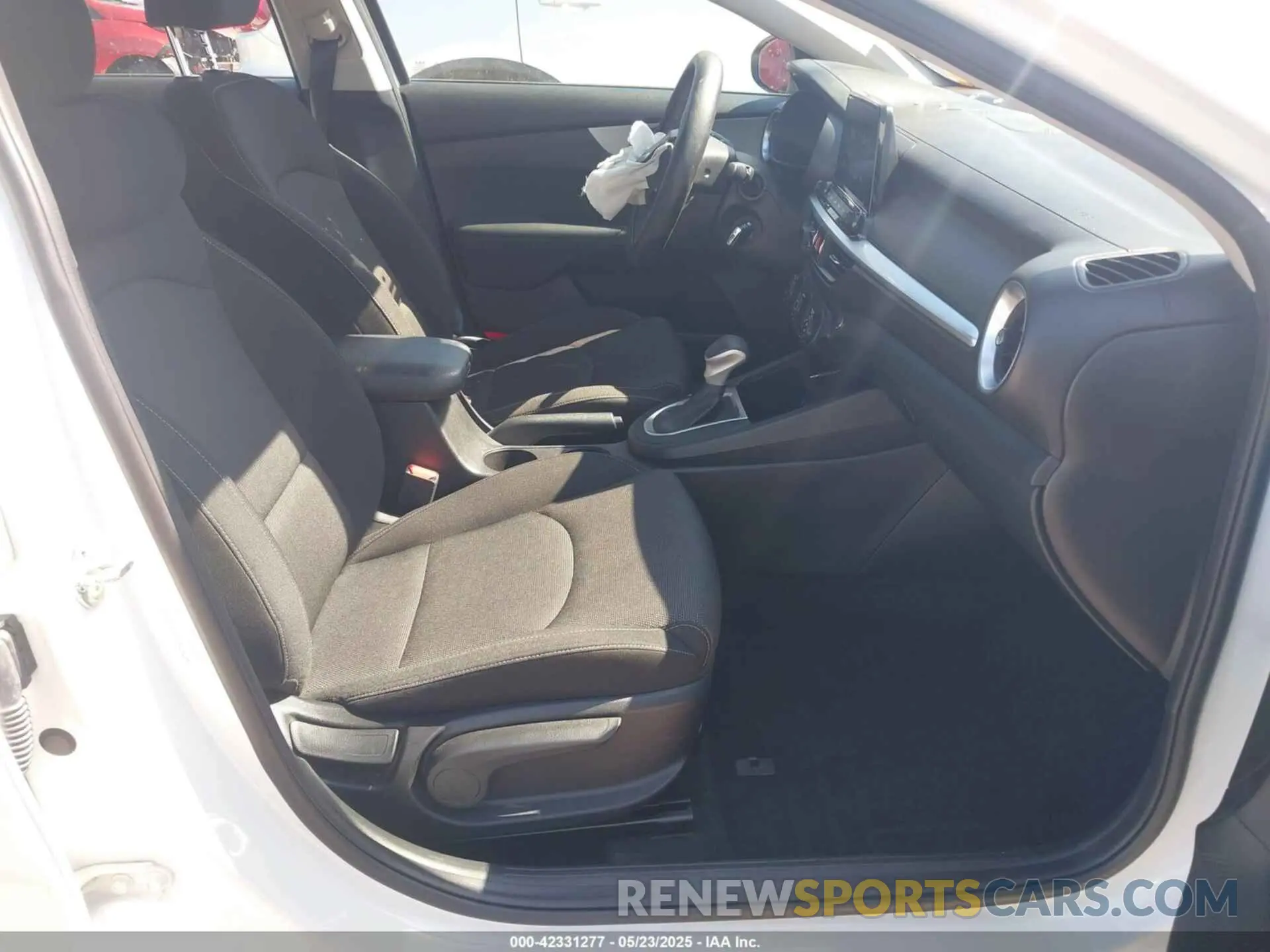 8 Photograph of a damaged car 3KPF24AD1PE550919 KIA FORTE 2023