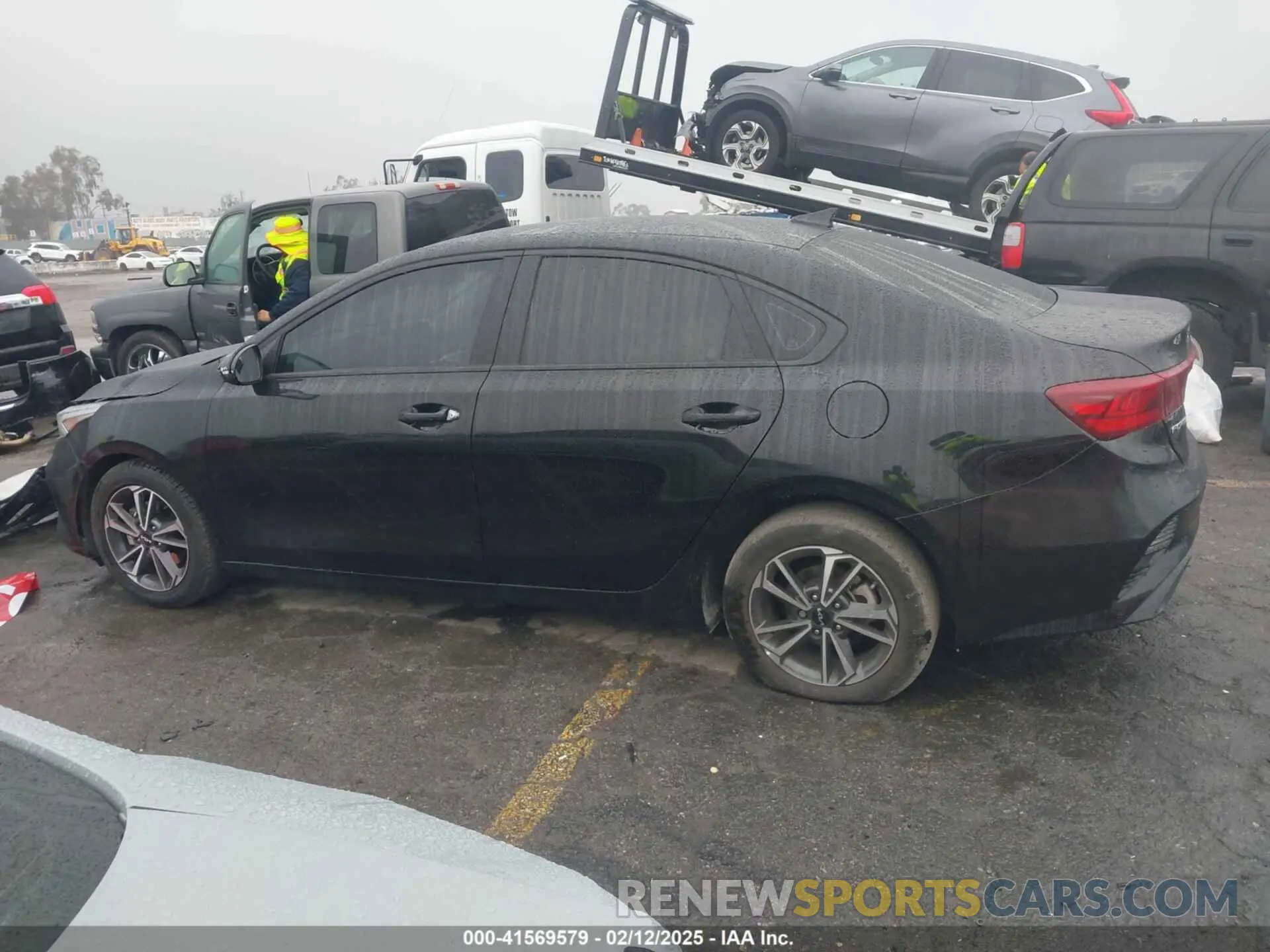 14 Photograph of a damaged car 3KPF24AD1PE552525 KIA FORTE 2023