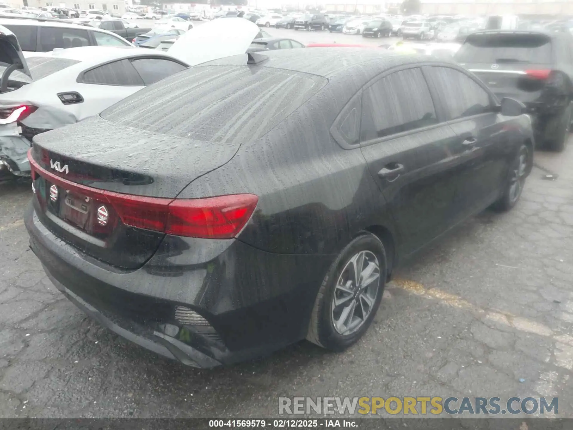 4 Photograph of a damaged car 3KPF24AD1PE552525 KIA FORTE 2023