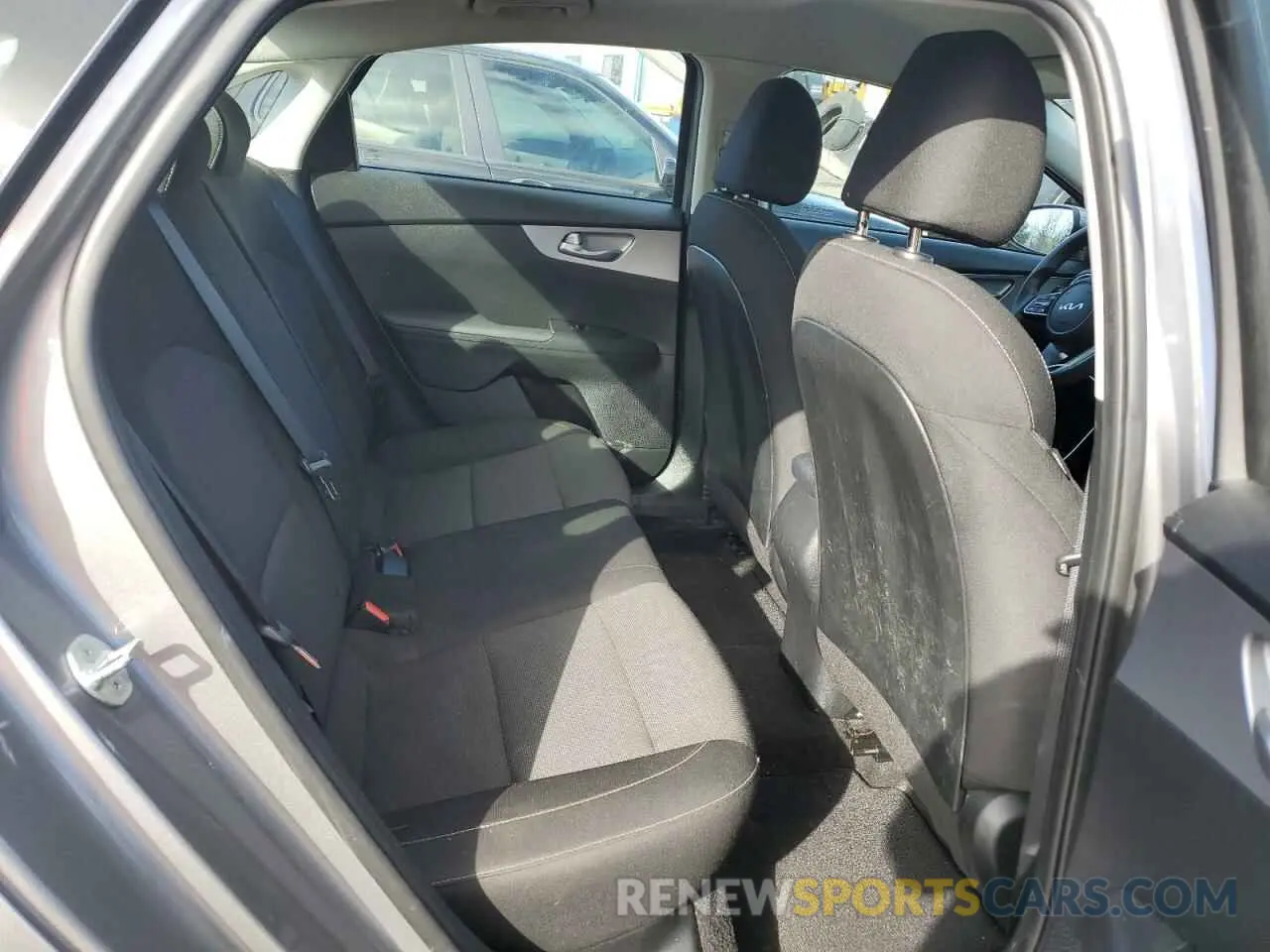 10 Фотография поврежденного автомобиля 3KPF24AD1PE572936 KIA FORTE 2023