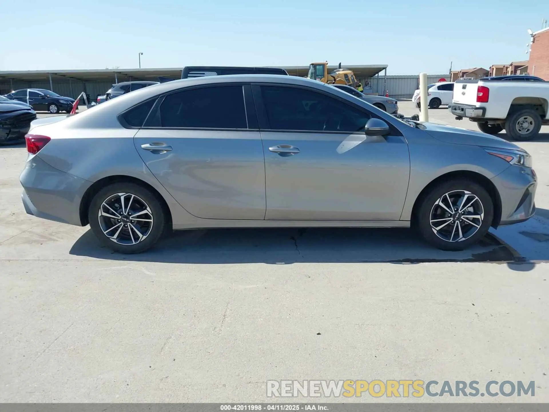13 Фотография поврежденного автомобиля 3KPF24AD1PE592622 KIA FORTE 2023