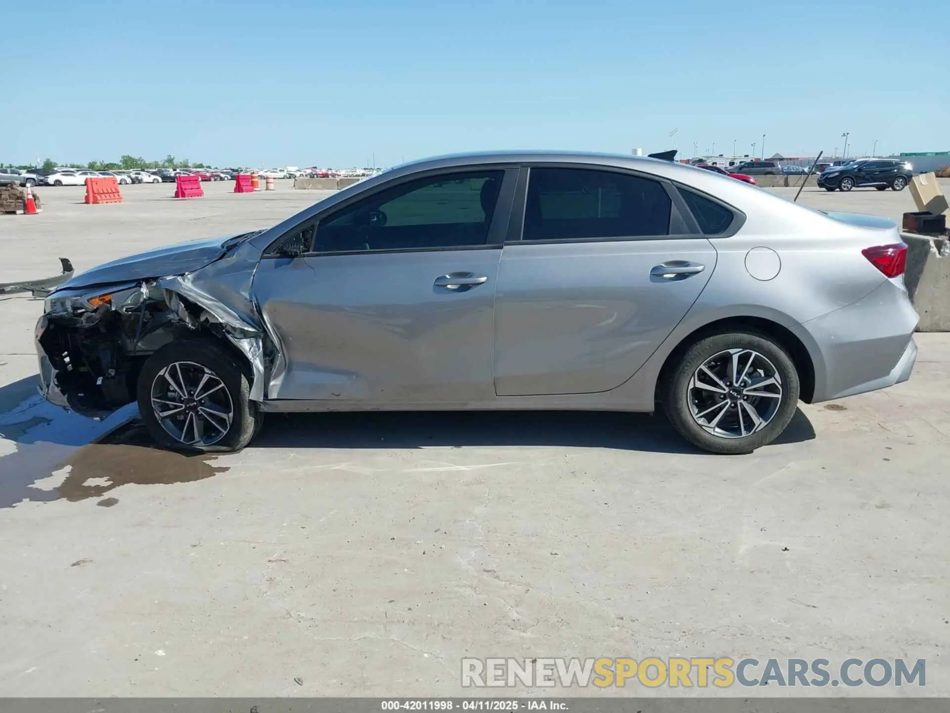 14 Фотография поврежденного автомобиля 3KPF24AD1PE592622 KIA FORTE 2023