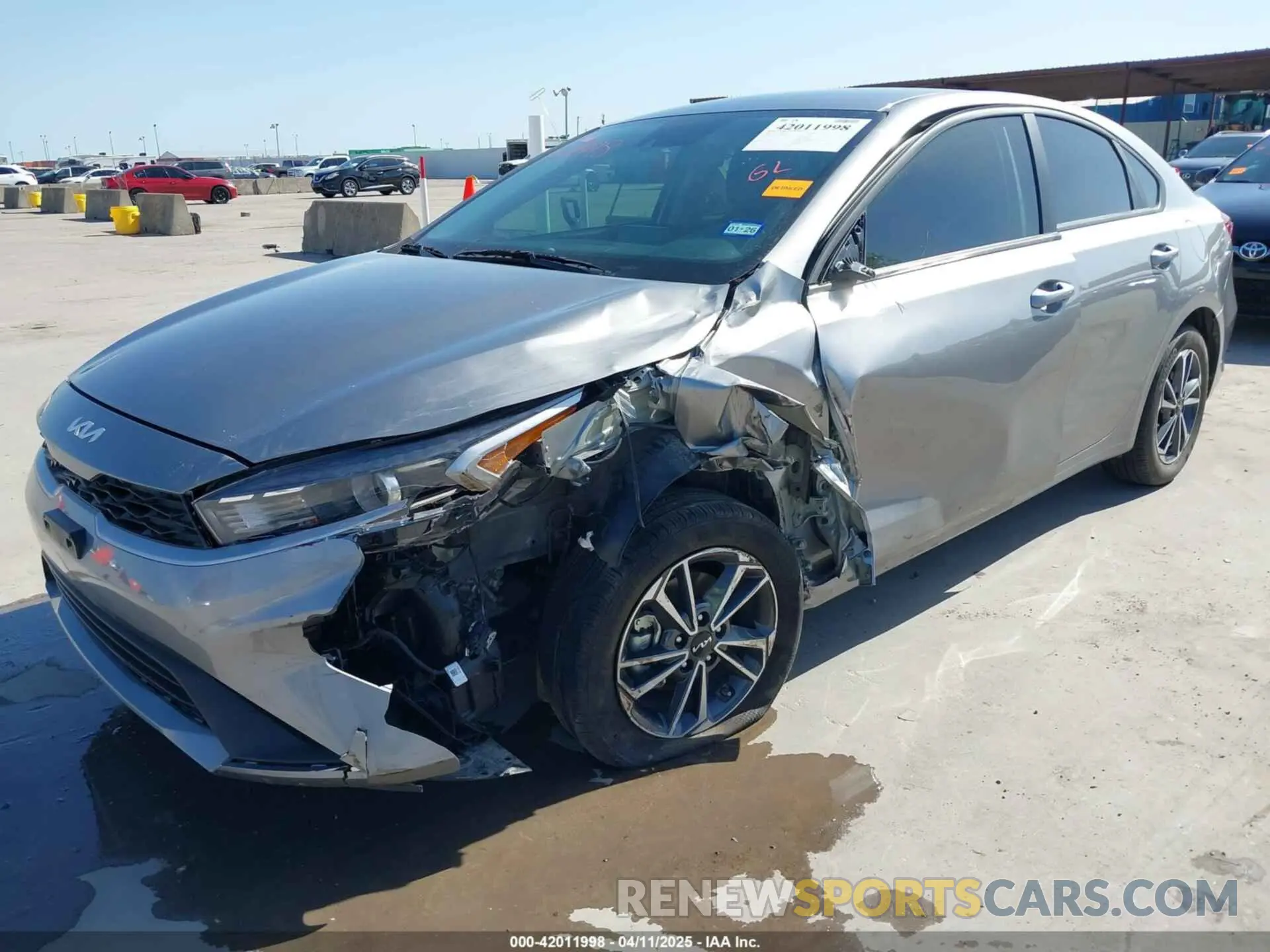 2 Фотография поврежденного автомобиля 3KPF24AD1PE592622 KIA FORTE 2023