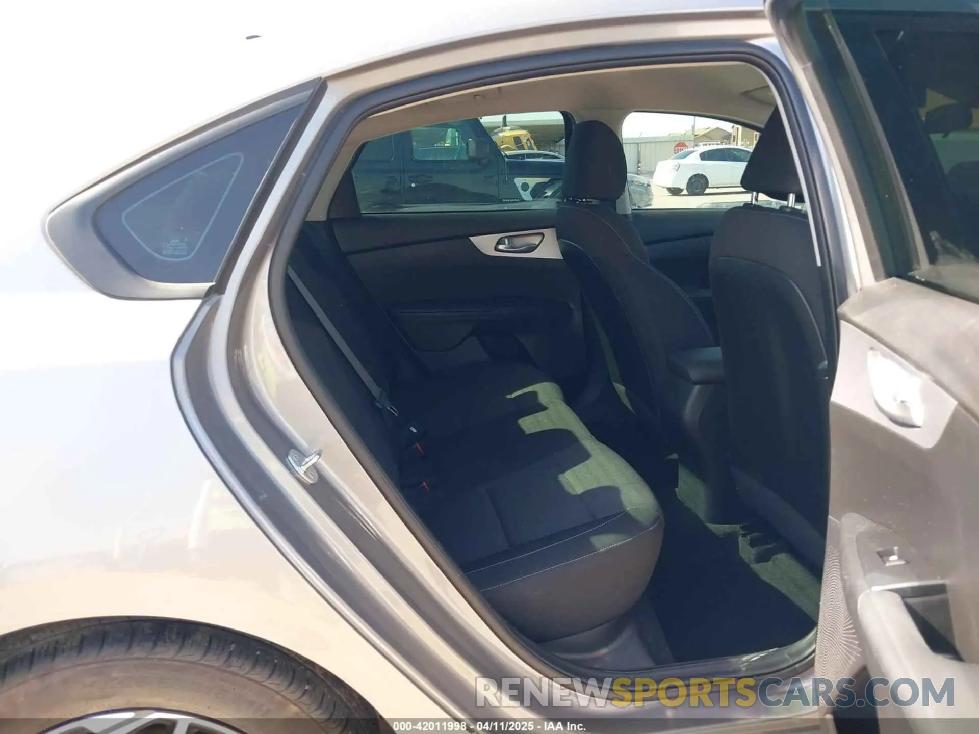 8 Фотография поврежденного автомобиля 3KPF24AD1PE592622 KIA FORTE 2023