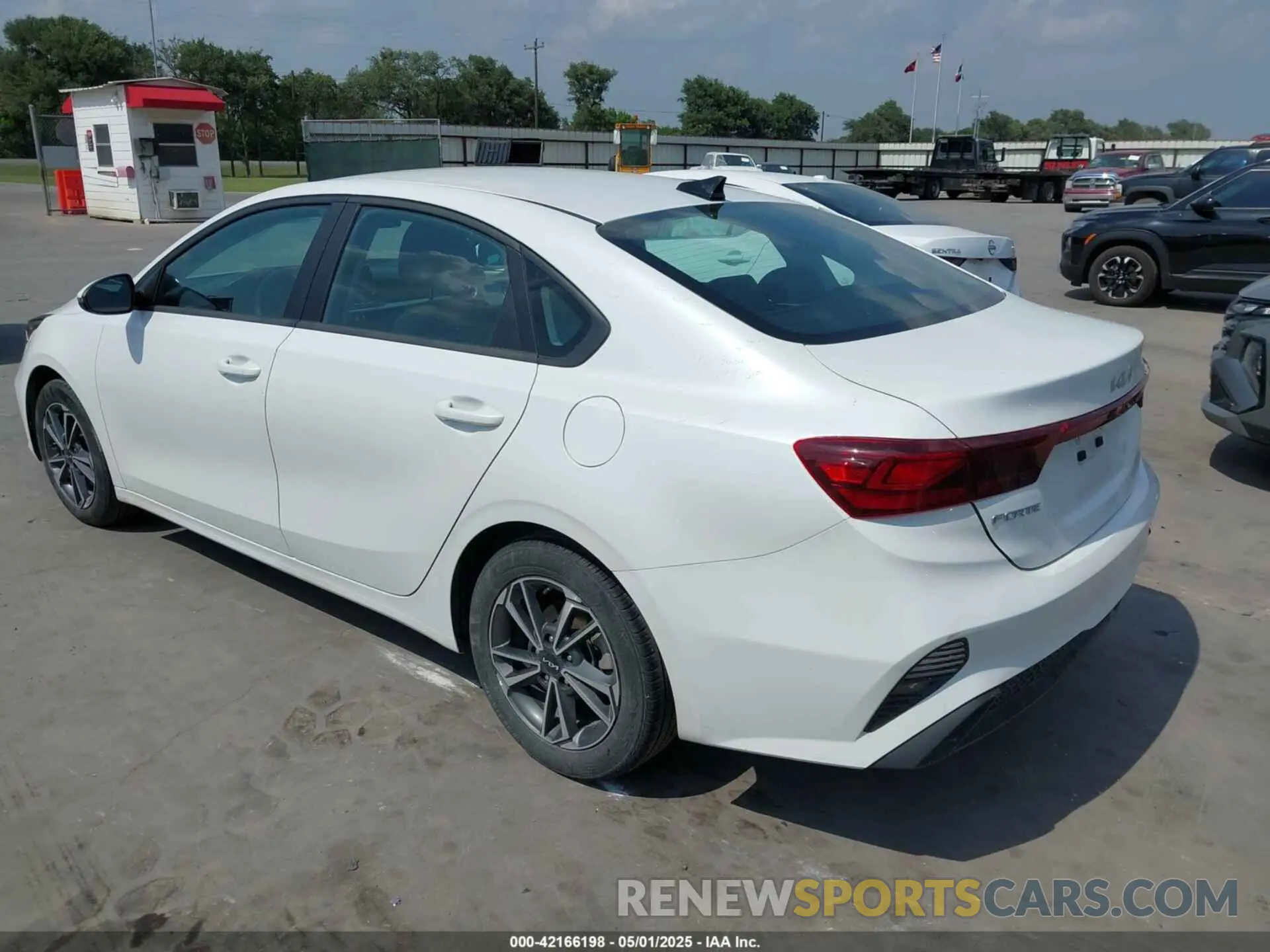 3 Фотография поврежденного автомобиля 3KPF24AD1PE637235 KIA FORTE 2023