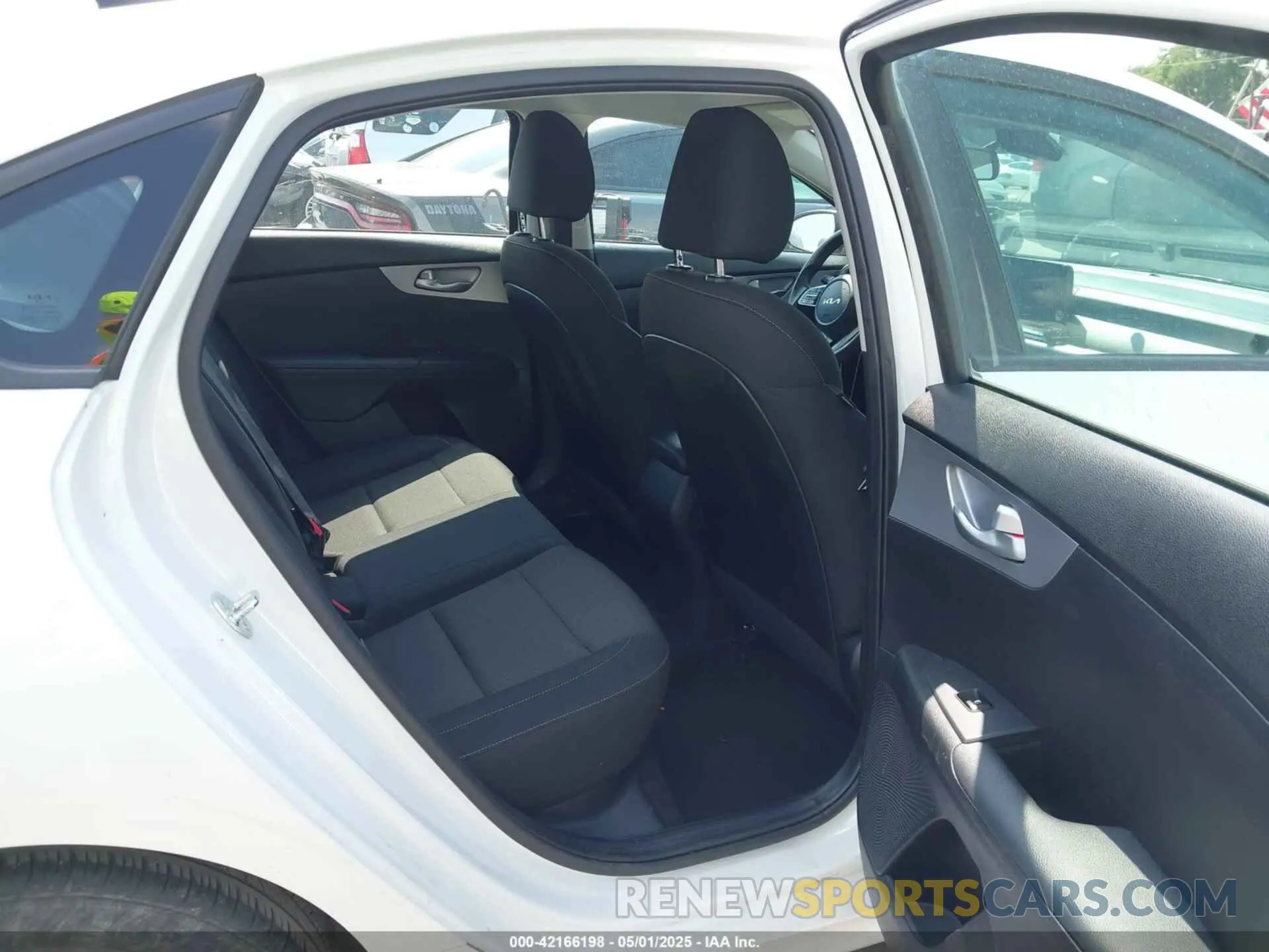 8 Фотография поврежденного автомобиля 3KPF24AD1PE637235 KIA FORTE 2023