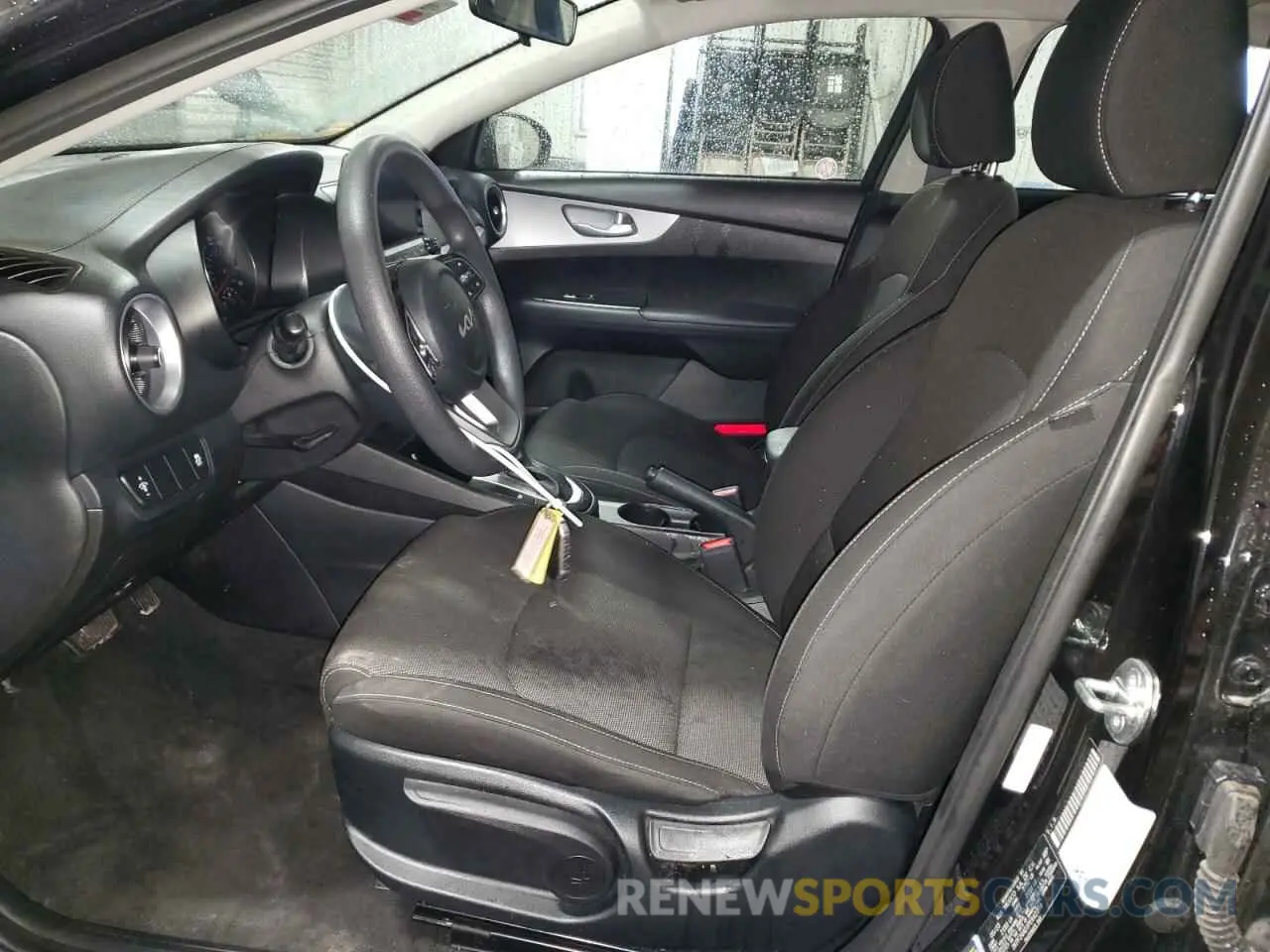 7 Фотография поврежденного автомобиля 3KPF24AD1PE642774 KIA FORTE 2023