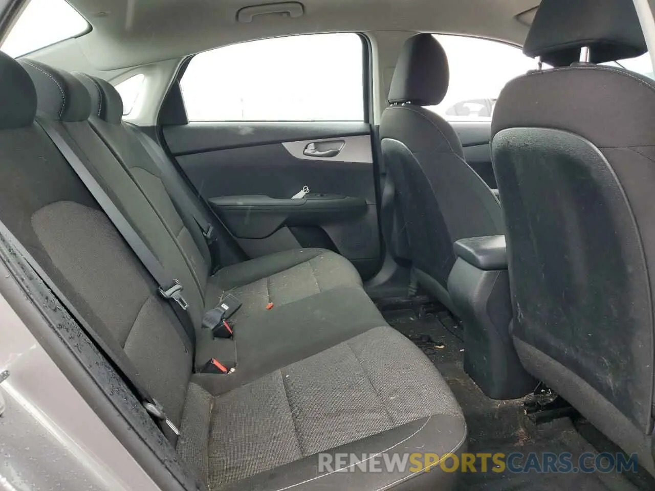 10 Фотография поврежденного автомобиля 3KPF24AD2PE554901 KIA FORTE 2023