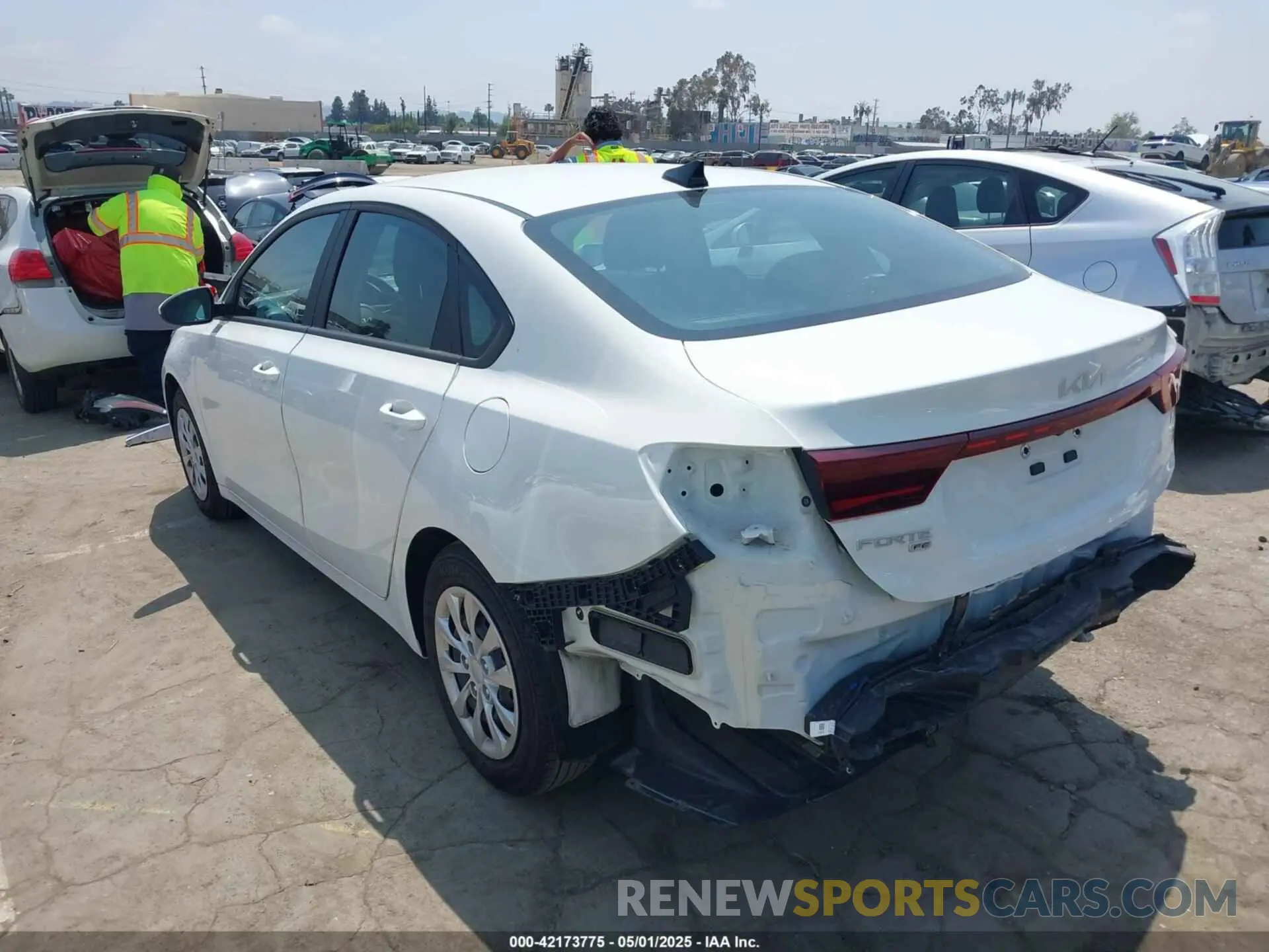 3 Фотография поврежденного автомобиля 3KPF24AD2PE642816 KIA FORTE 2023