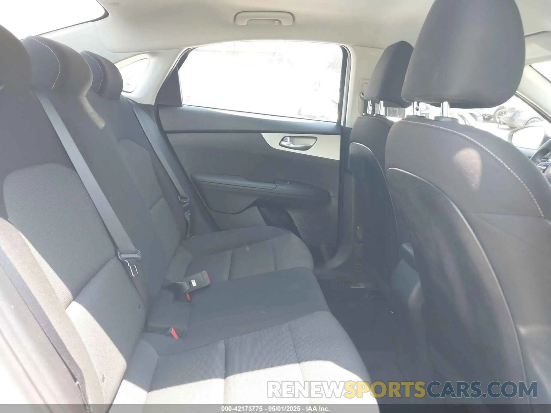 8 Фотография поврежденного автомобиля 3KPF24AD2PE642816 KIA FORTE 2023