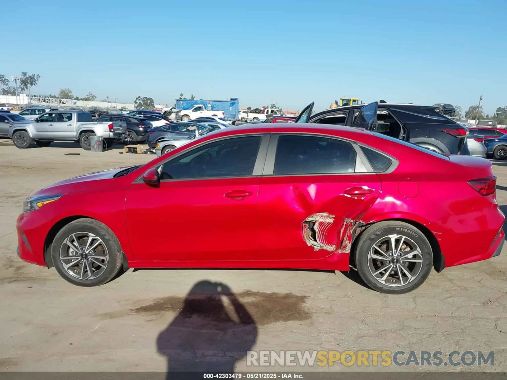 14 Photograph of a damaged car 3KPF24AD3PE516898 KIA FORTE 2023