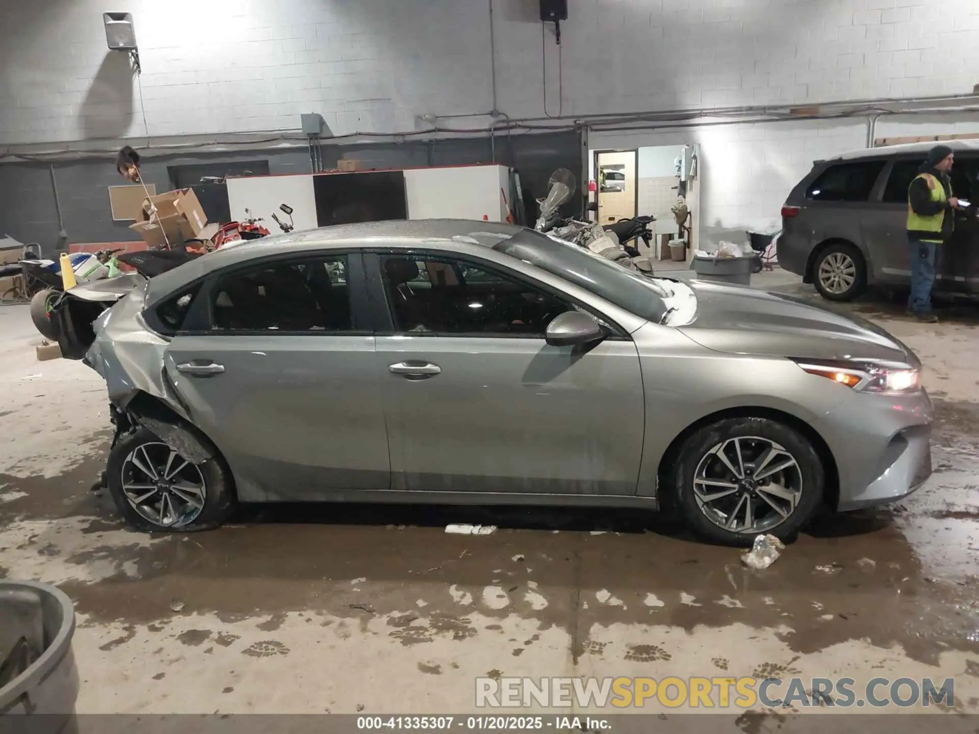 13 Фотография поврежденного автомобиля 3KPF24AD3PE615110 KIA FORTE 2023