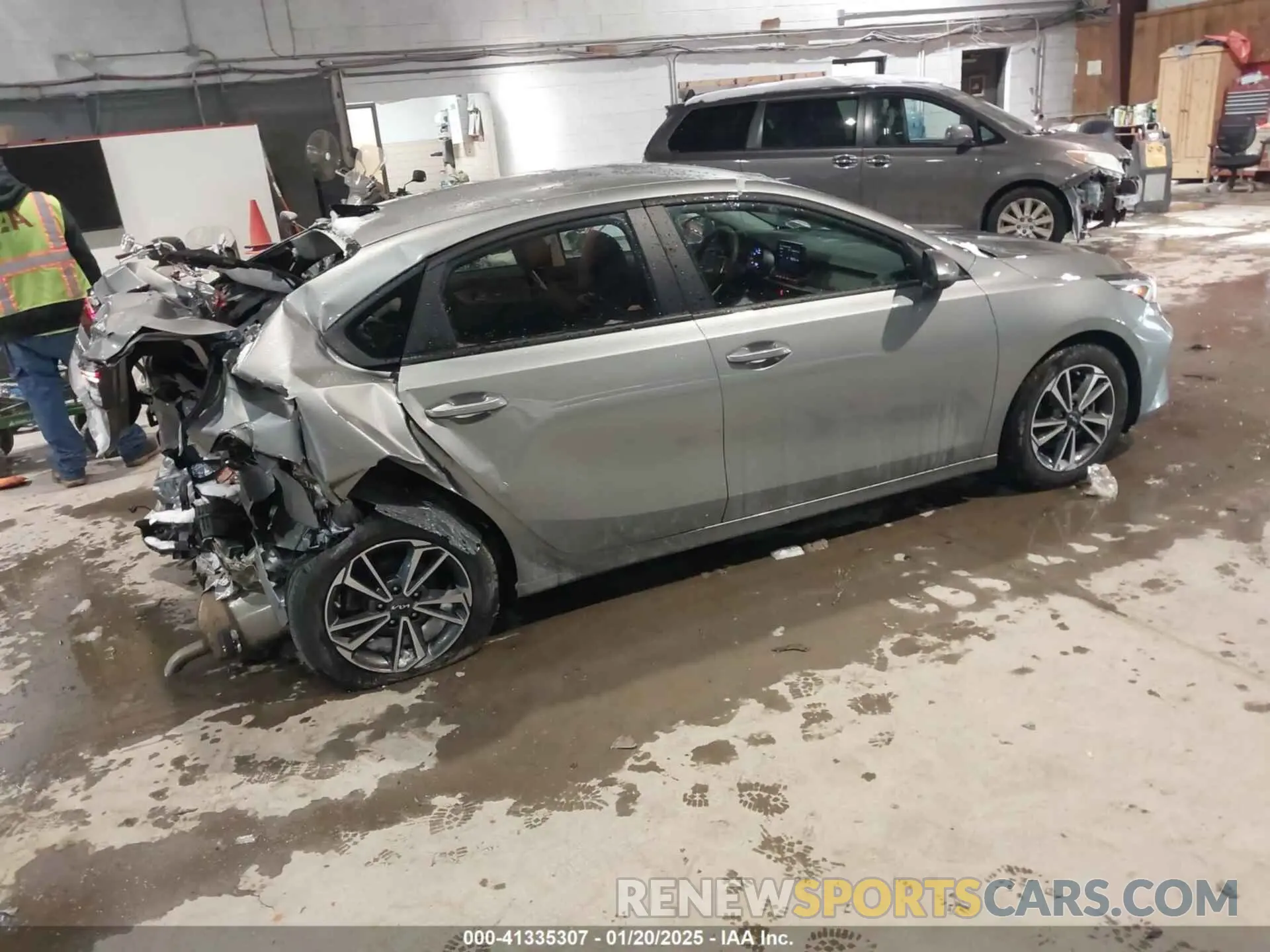 4 Фотография поврежденного автомобиля 3KPF24AD3PE615110 KIA FORTE 2023