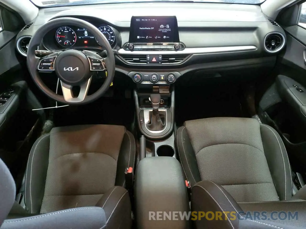 8 Фотография поврежденного автомобиля 3KPF24AD4PE570677 KIA FORTE 2023