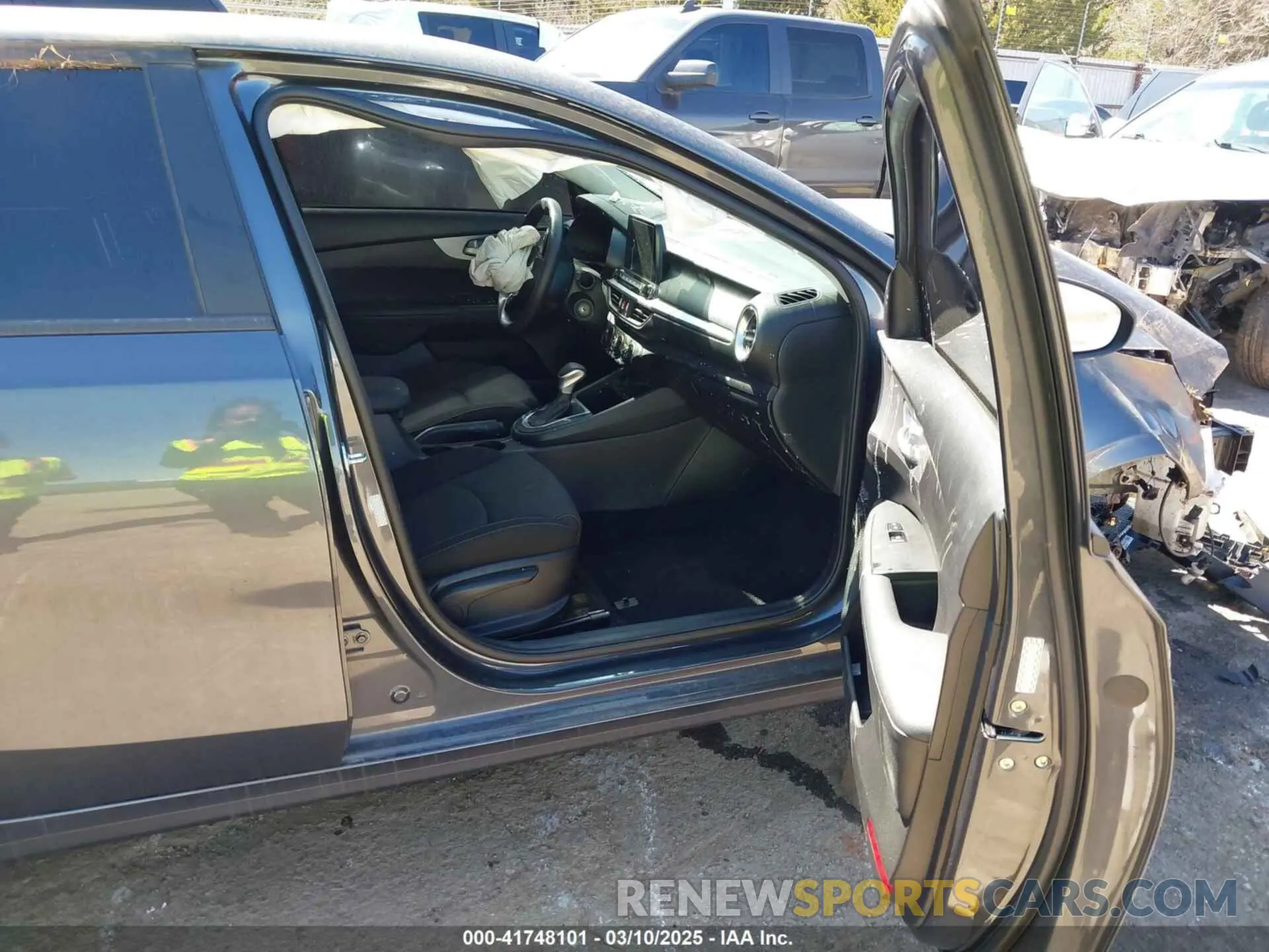 5 Photograph of a damaged car 3KPF24AD4PE632286 KIA FORTE 2023