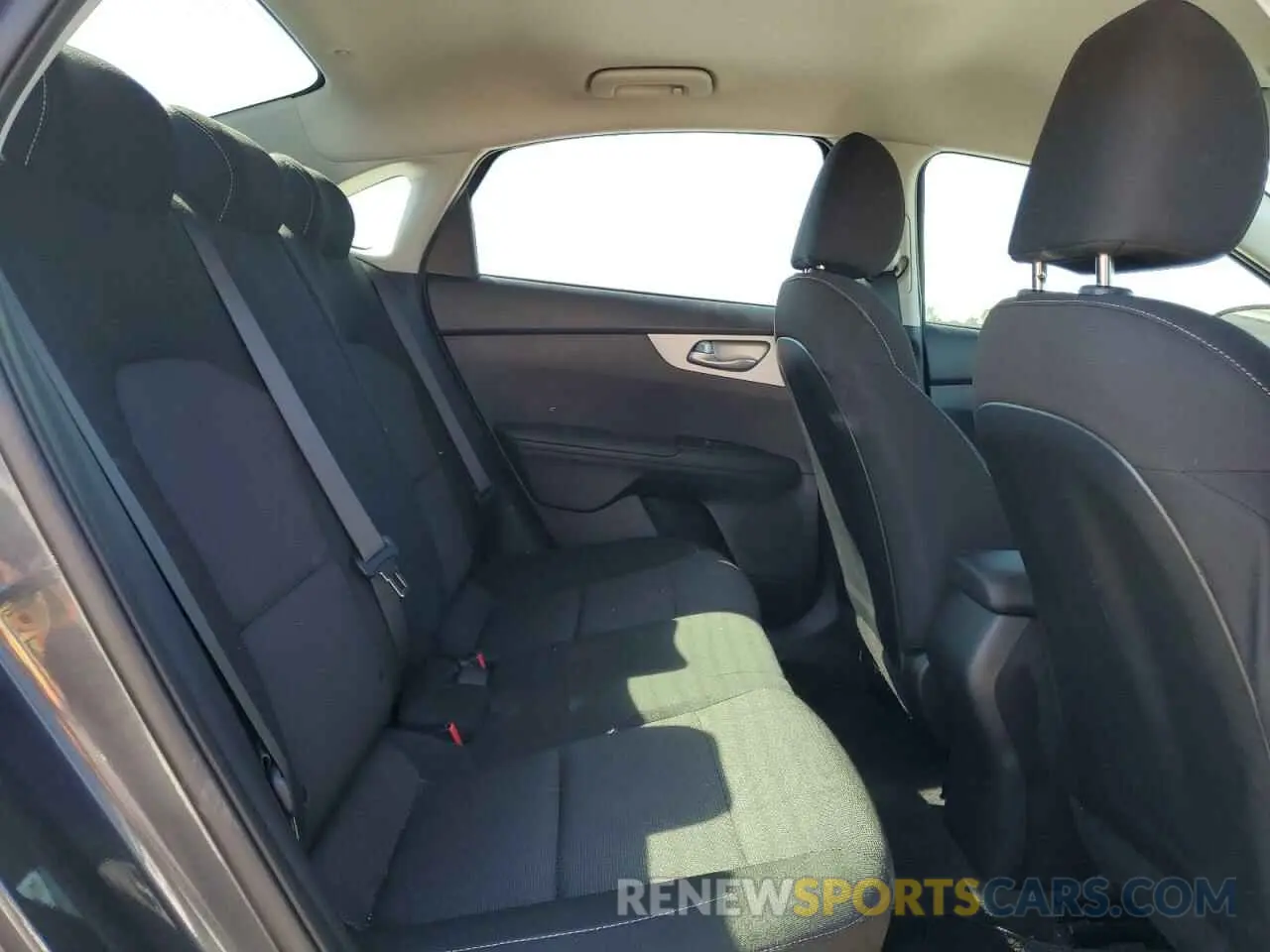 10 Фотография поврежденного автомобиля 3KPF24AD4PE680225 KIA FORTE 2023