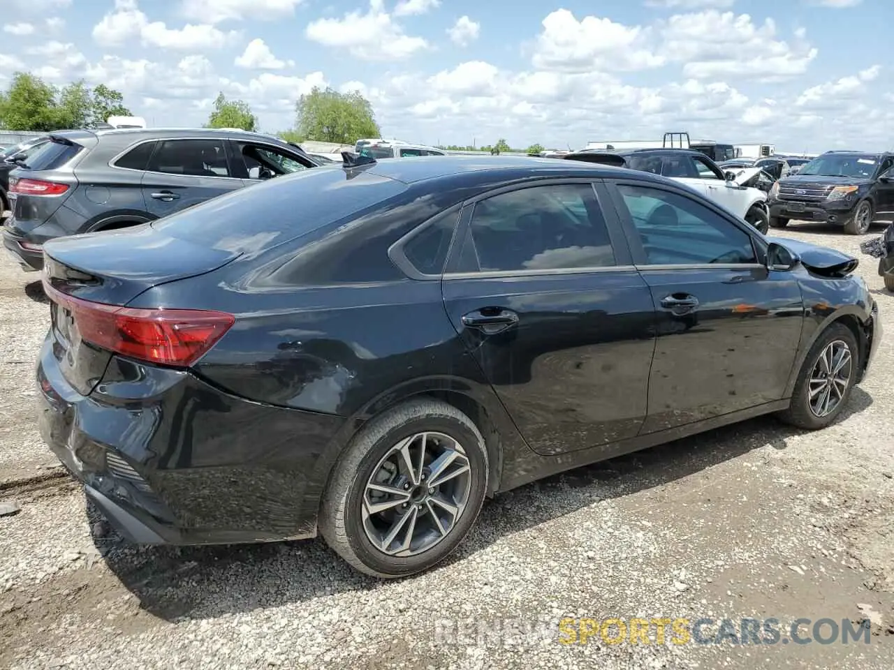 3 Фотография поврежденного автомобиля 3KPF24AD4PE687921 KIA FORTE 2023