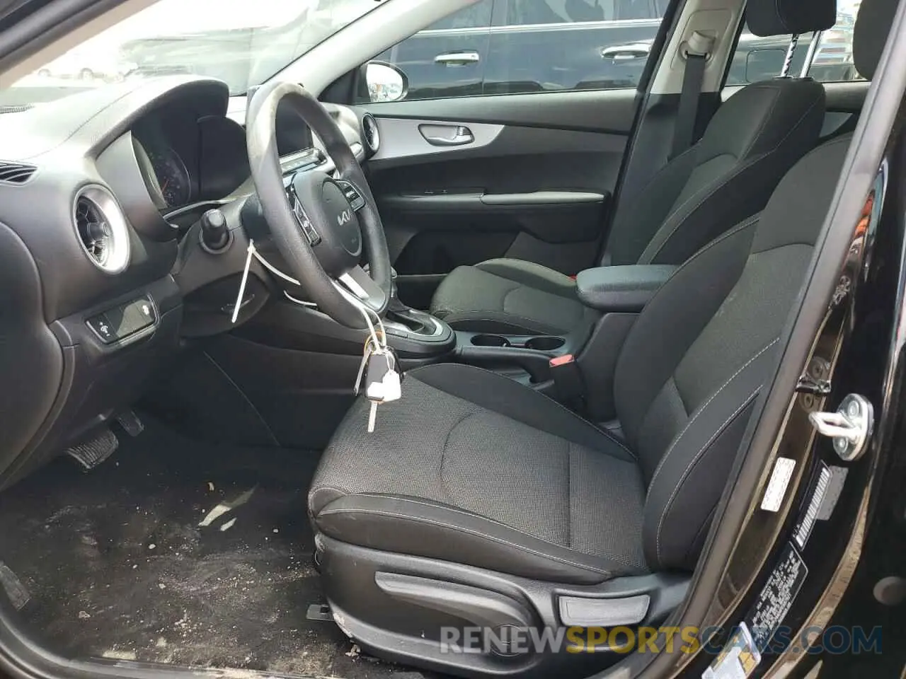 7 Фотография поврежденного автомобиля 3KPF24AD4PE687921 KIA FORTE 2023