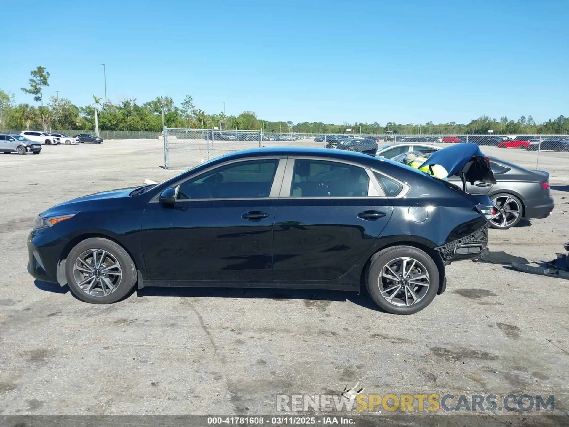 15 Photograph of a damaged car 3KPF24AD5PE554908 KIA FORTE 2023