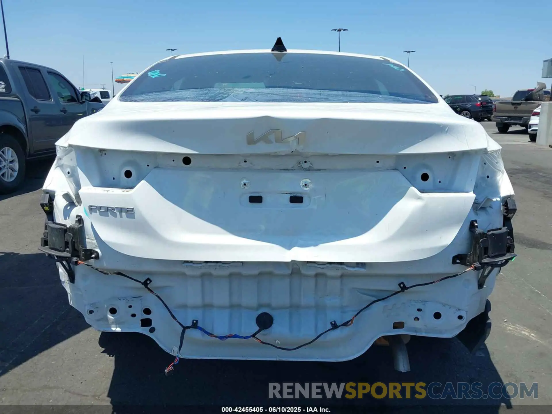 17 Photograph of a damaged car 3KPF24AD5PE559705 KIA FORTE 2023
