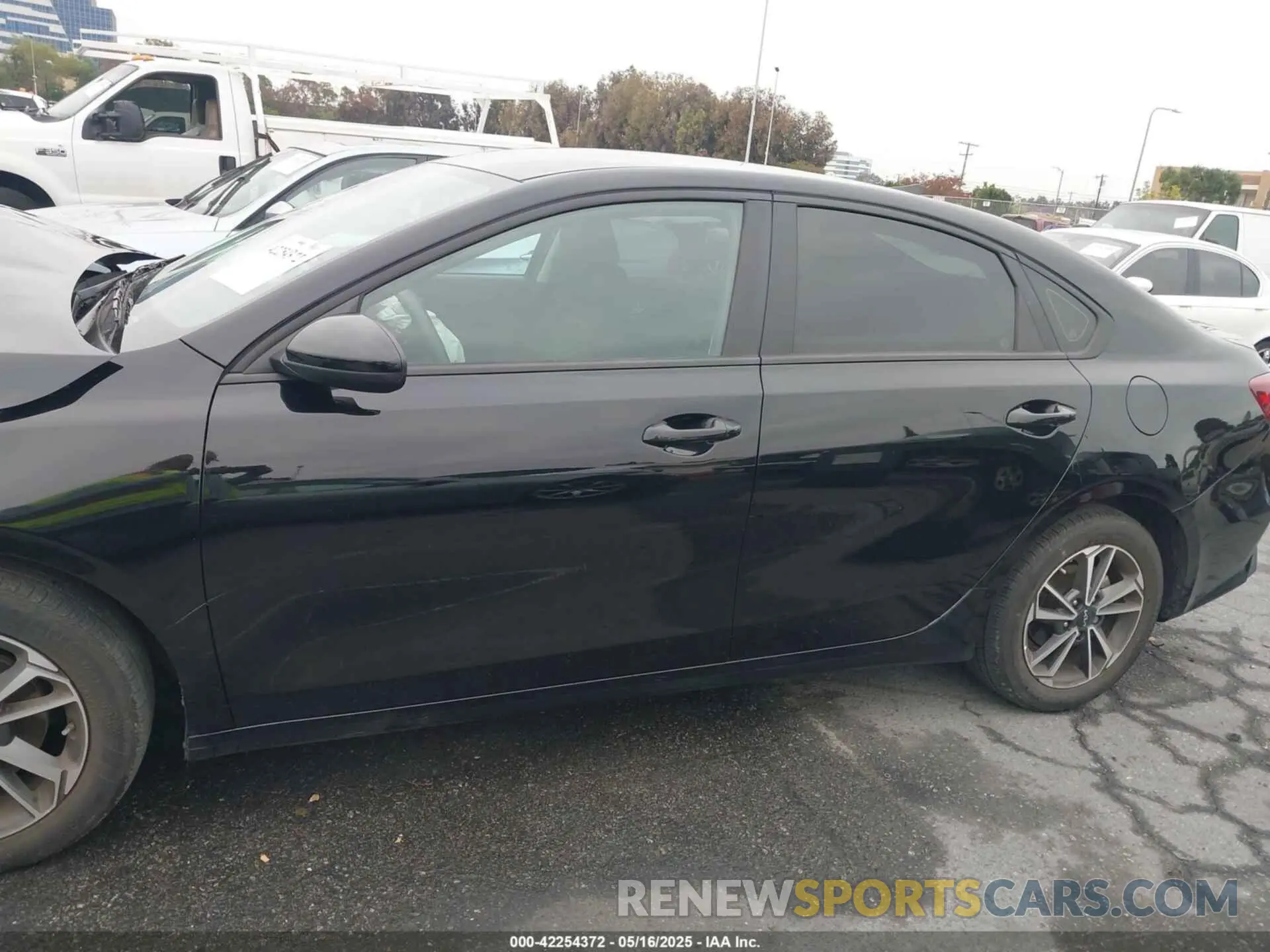 14 Photograph of a damaged car 3KPF24AD5PE584927 KIA FORTE 2023