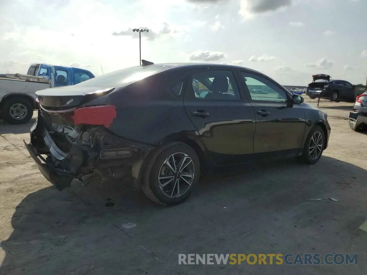 3 Фотография поврежденного автомобиля 3KPF24AD5PE607932 KIA FORTE 2023
