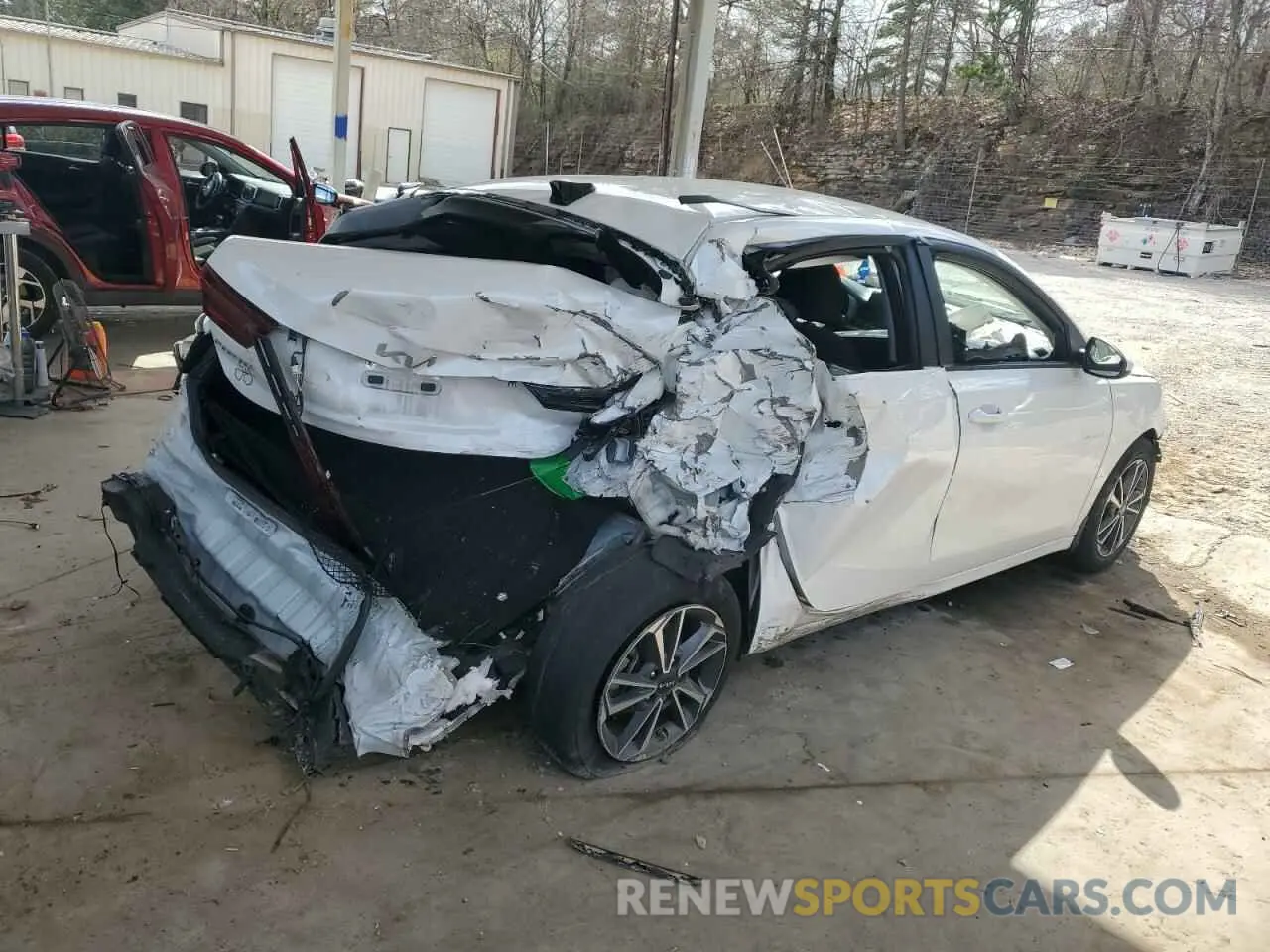 3 Фотография поврежденного автомобиля 3KPF24AD5PE641529 KIA FORTE 2023