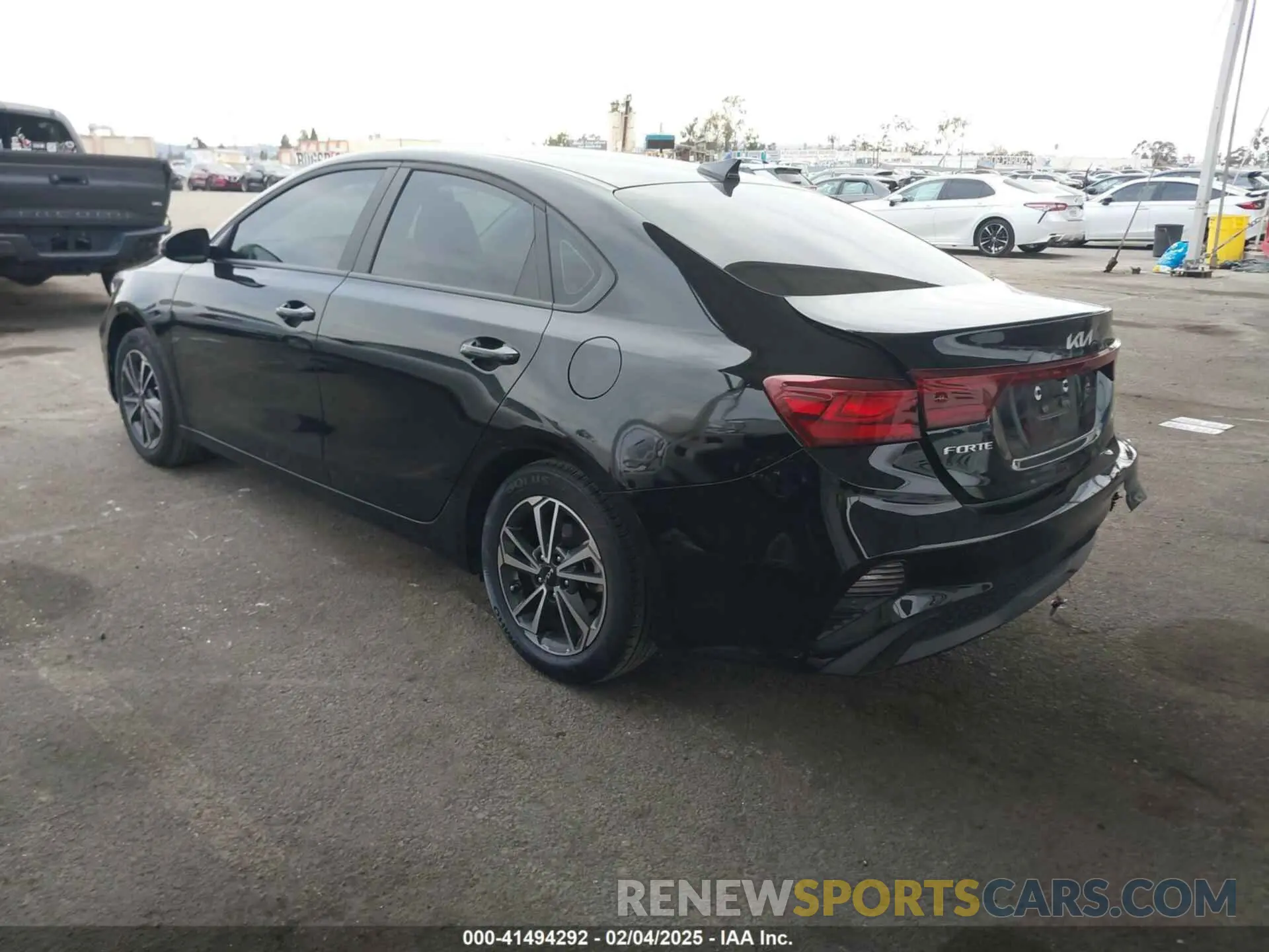 3 Фотография поврежденного автомобиля 3KPF24AD5PE646813 KIA FORTE 2023