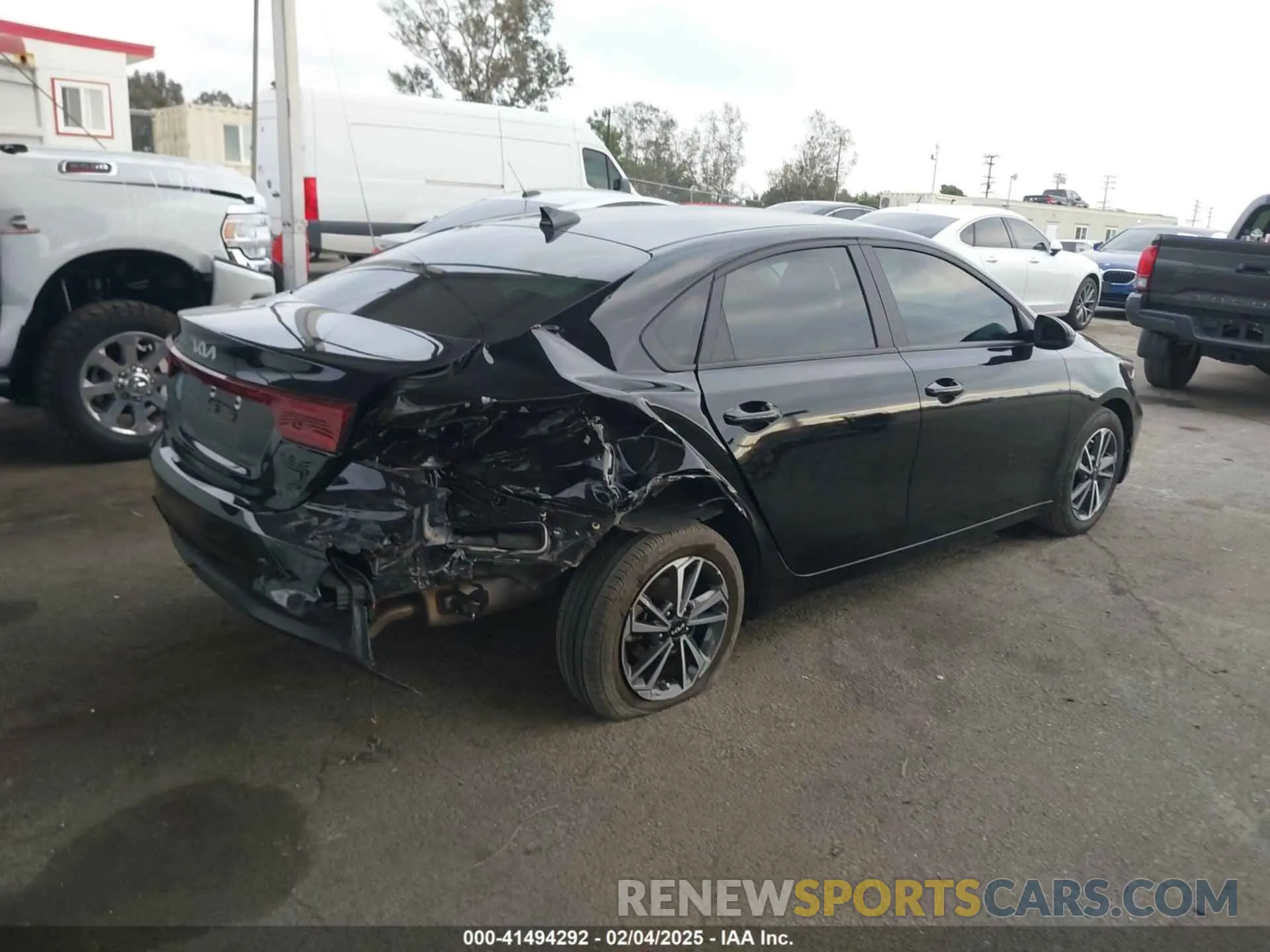 4 Фотография поврежденного автомобиля 3KPF24AD5PE646813 KIA FORTE 2023