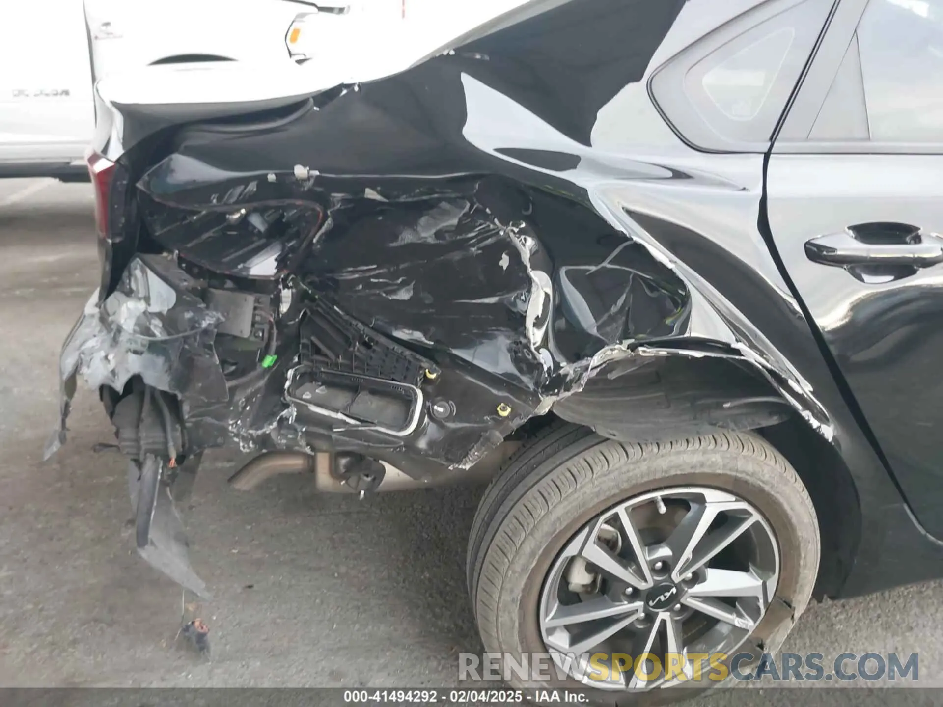 6 Фотография поврежденного автомобиля 3KPF24AD5PE646813 KIA FORTE 2023