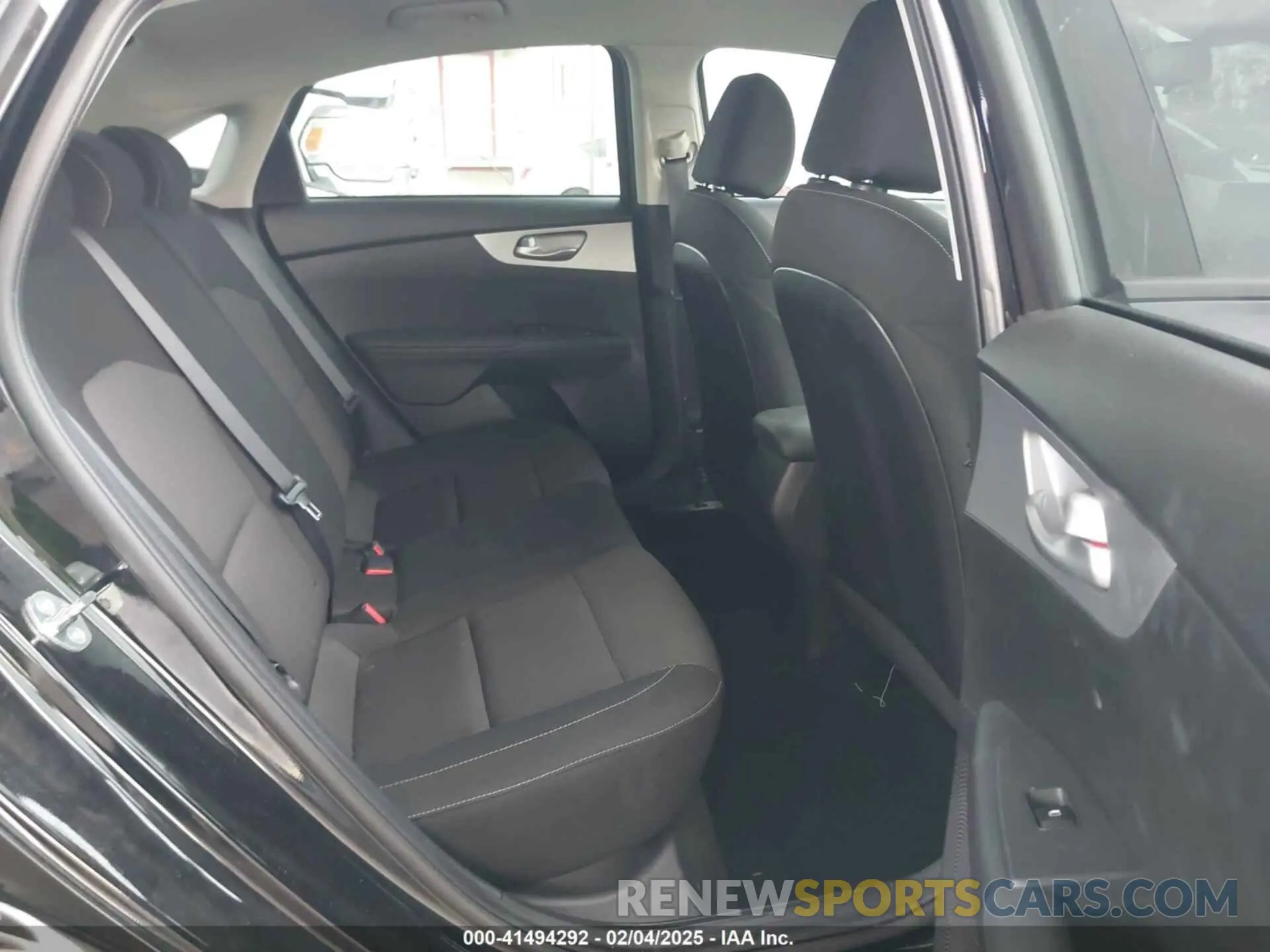 8 Фотография поврежденного автомобиля 3KPF24AD5PE646813 KIA FORTE 2023