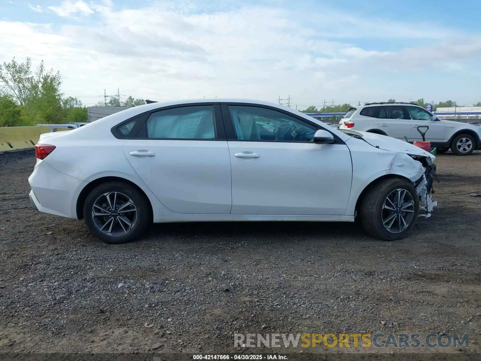 14 Photograph of a damaged car 3KPF24AD5PE690620 KIA FORTE 2023