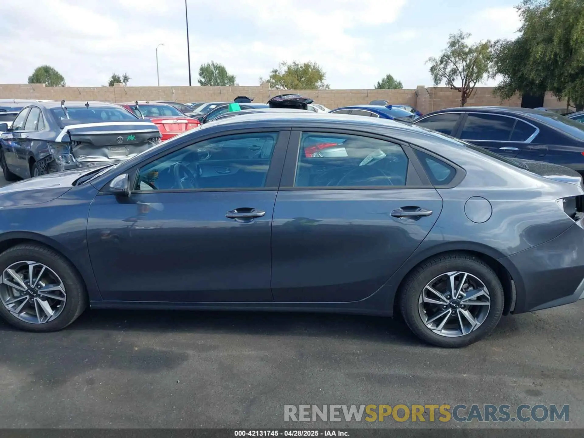 14 Photograph of a damaged car 3KPF24AD6PE578103 KIA FORTE 2023