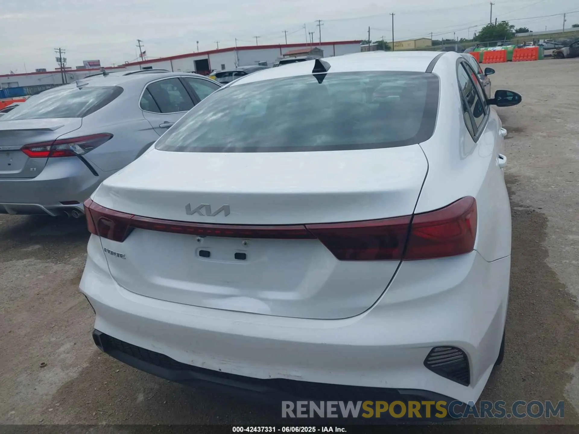16 Photograph of a damaged car 3KPF24AD6PE585357 KIA FORTE 2023