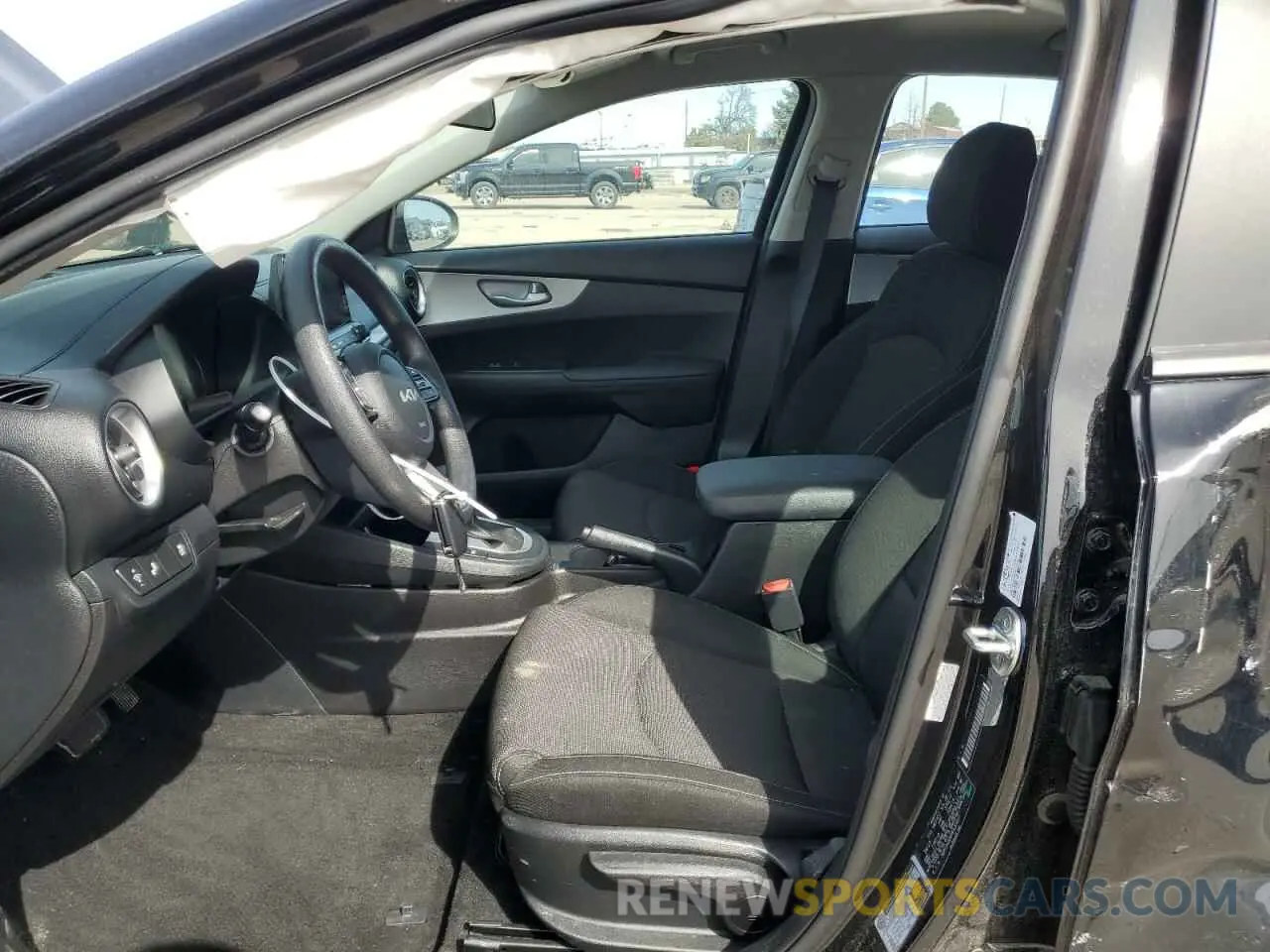 7 Photograph of a damaged car 3KPF24AD6PE630457 KIA FORTE 2023